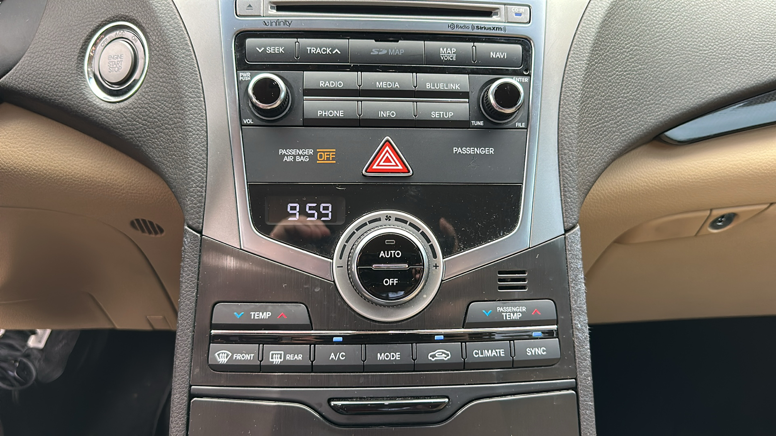 2016 Hyundai Azera  25