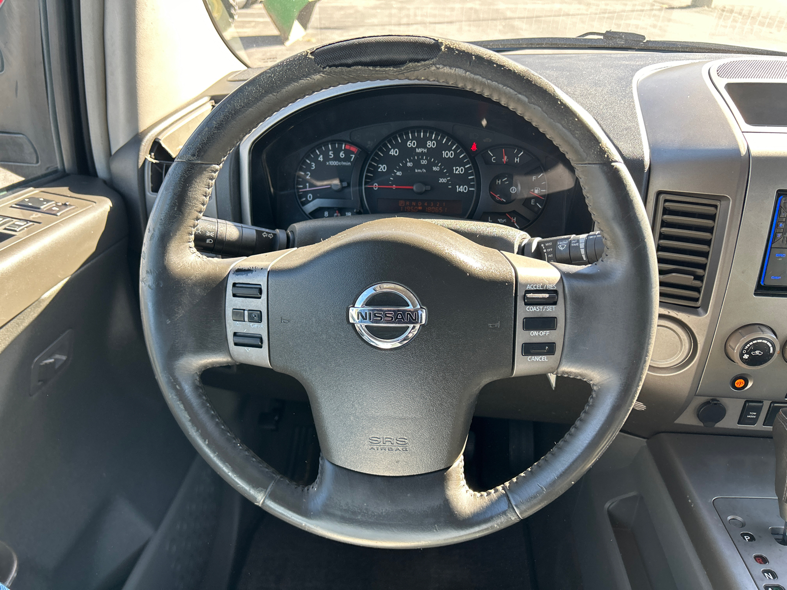 2005 Nissan Titan SE 19