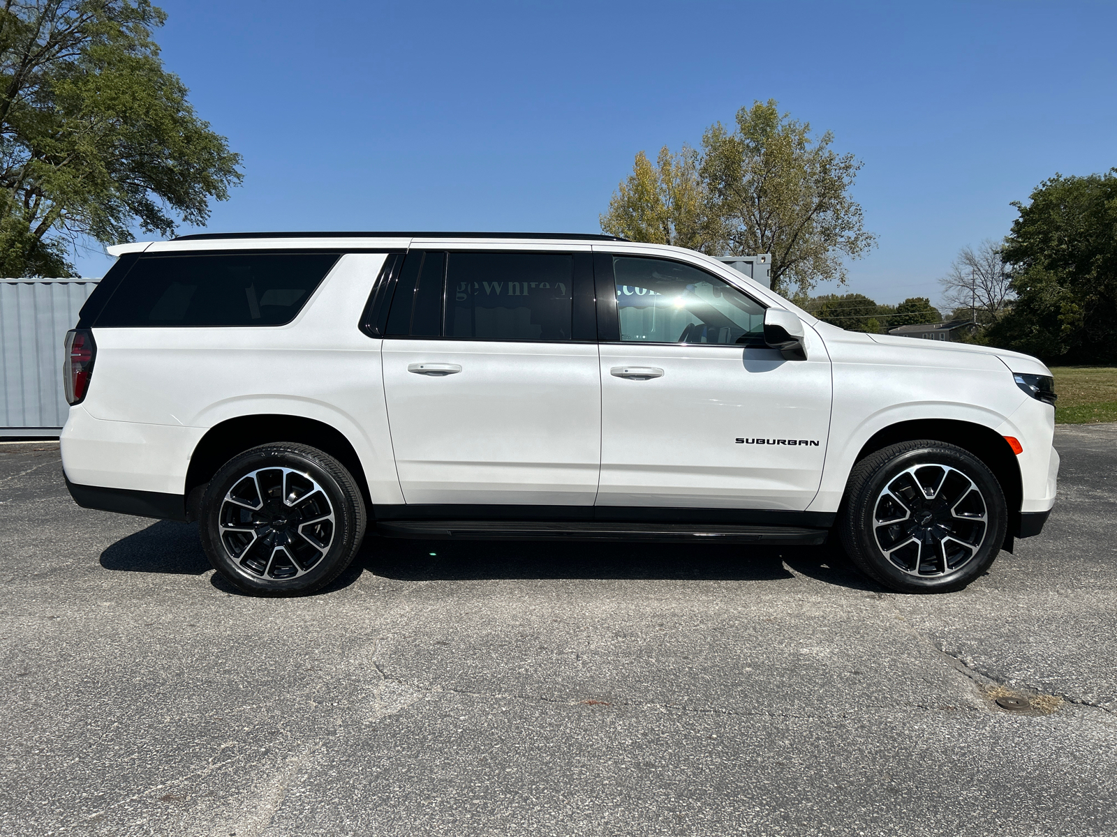 2023 Chevrolet Suburban RST 3