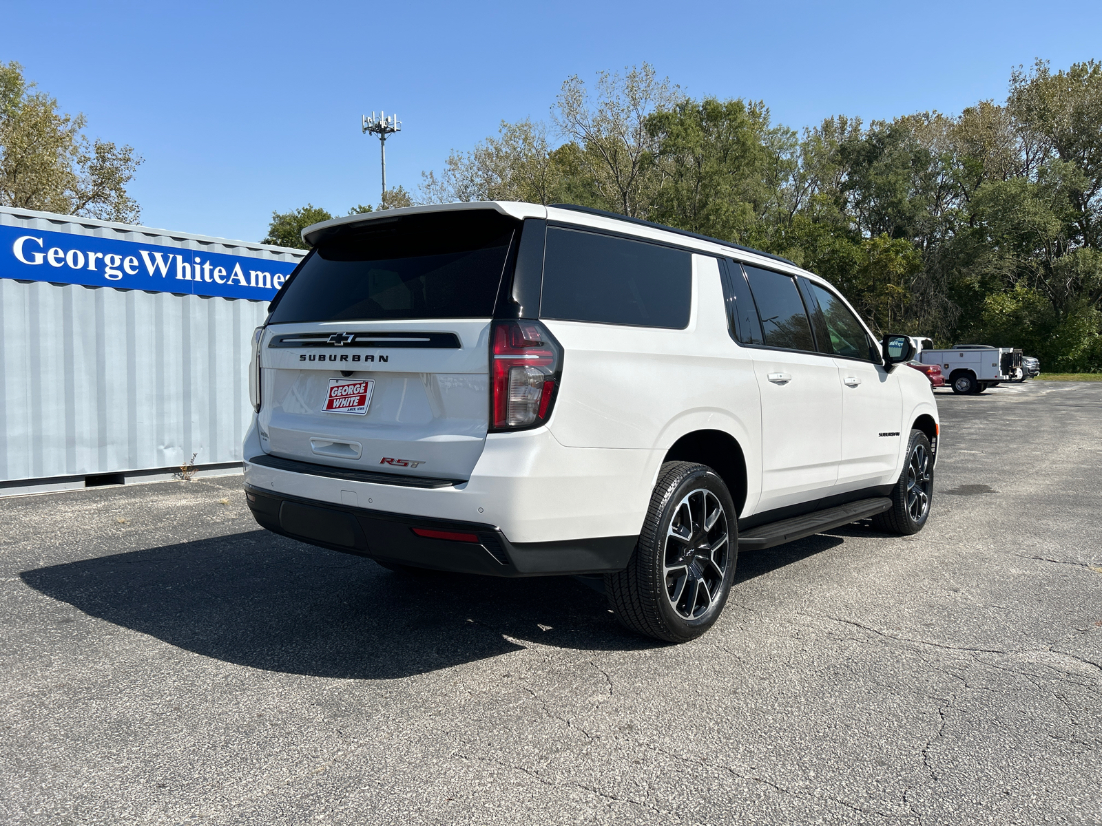 2023 Chevrolet Suburban RST 4