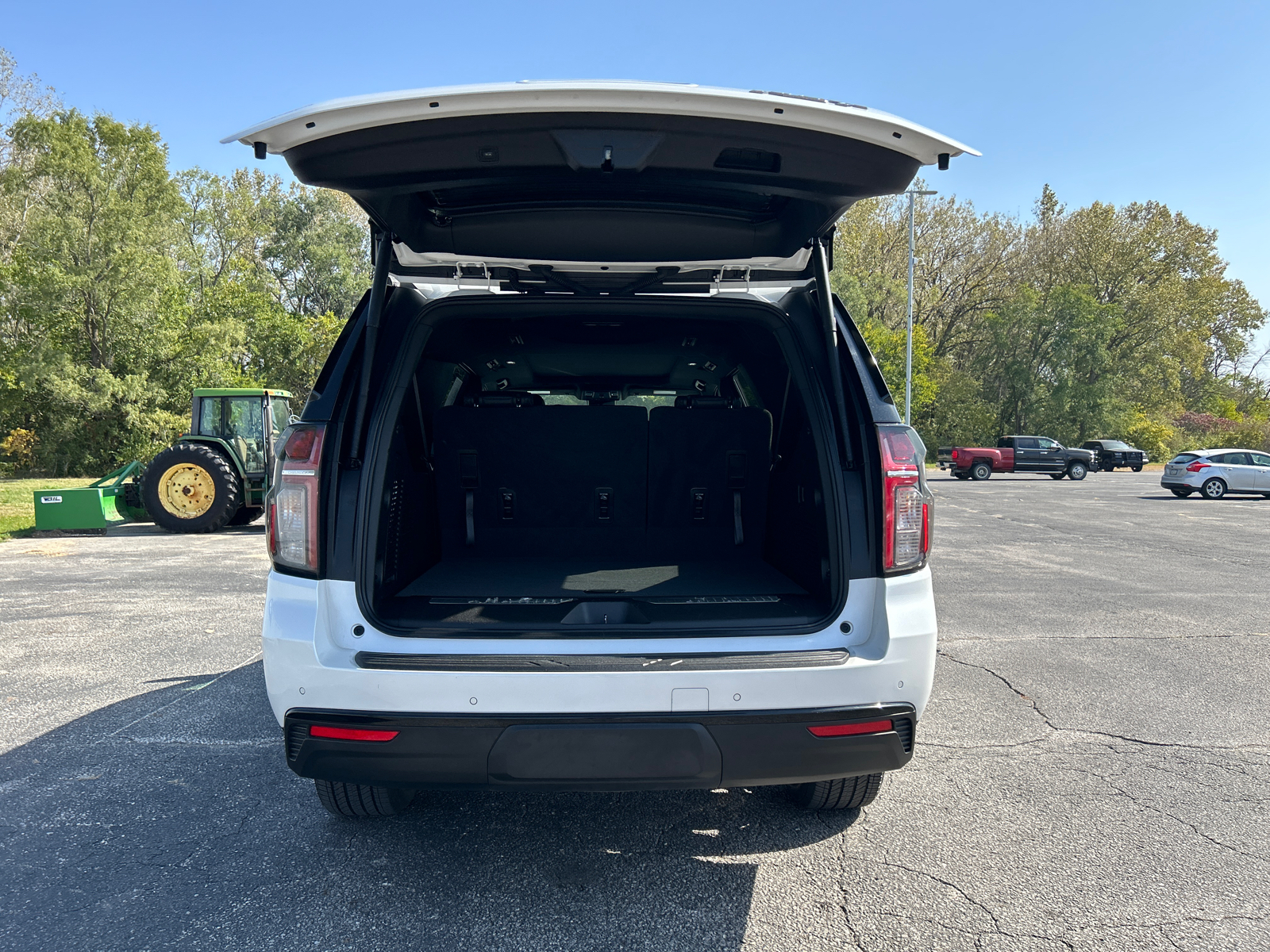 2023 Chevrolet Suburban RST 16