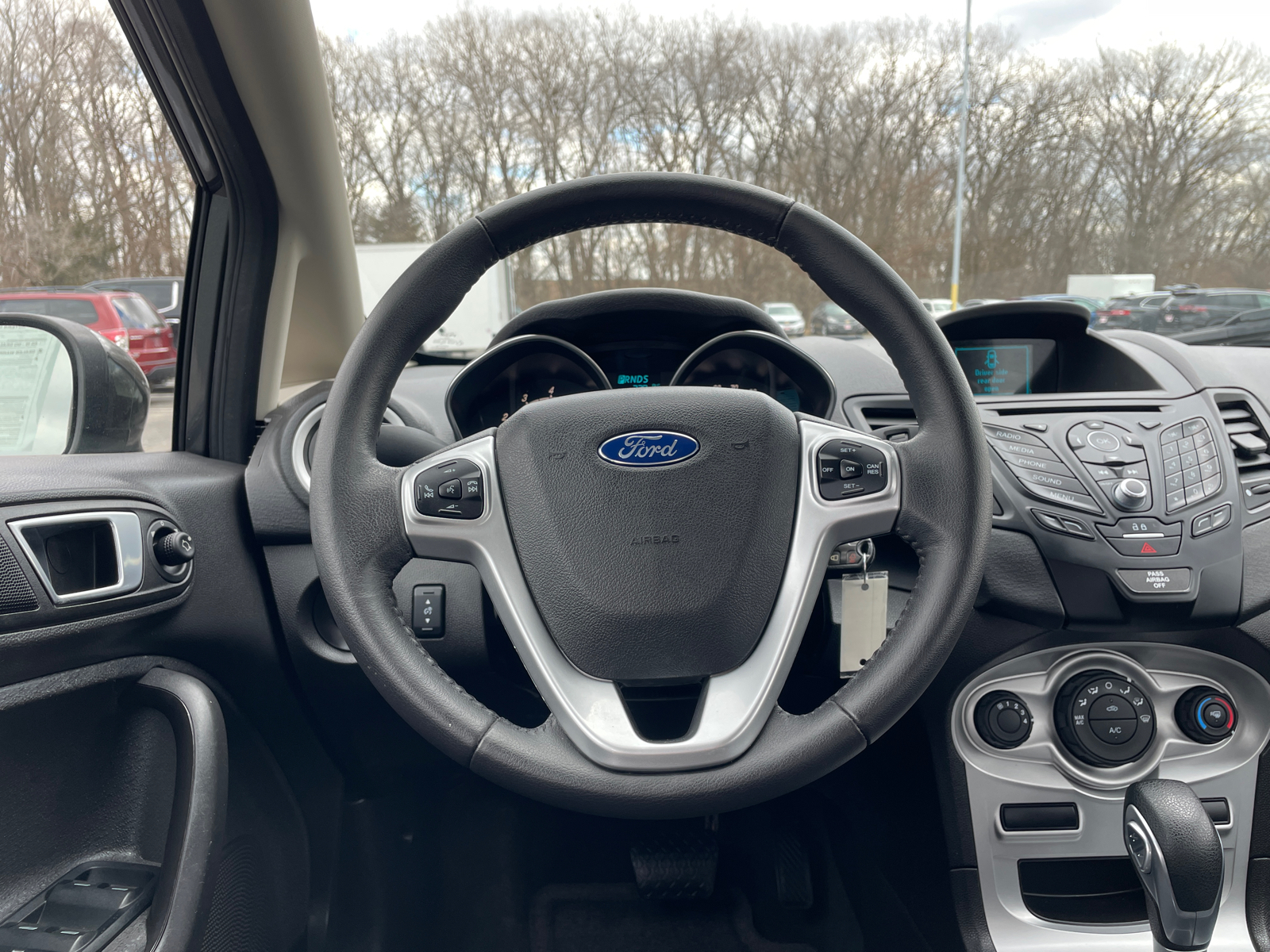 2016 Ford Fiesta SE 23