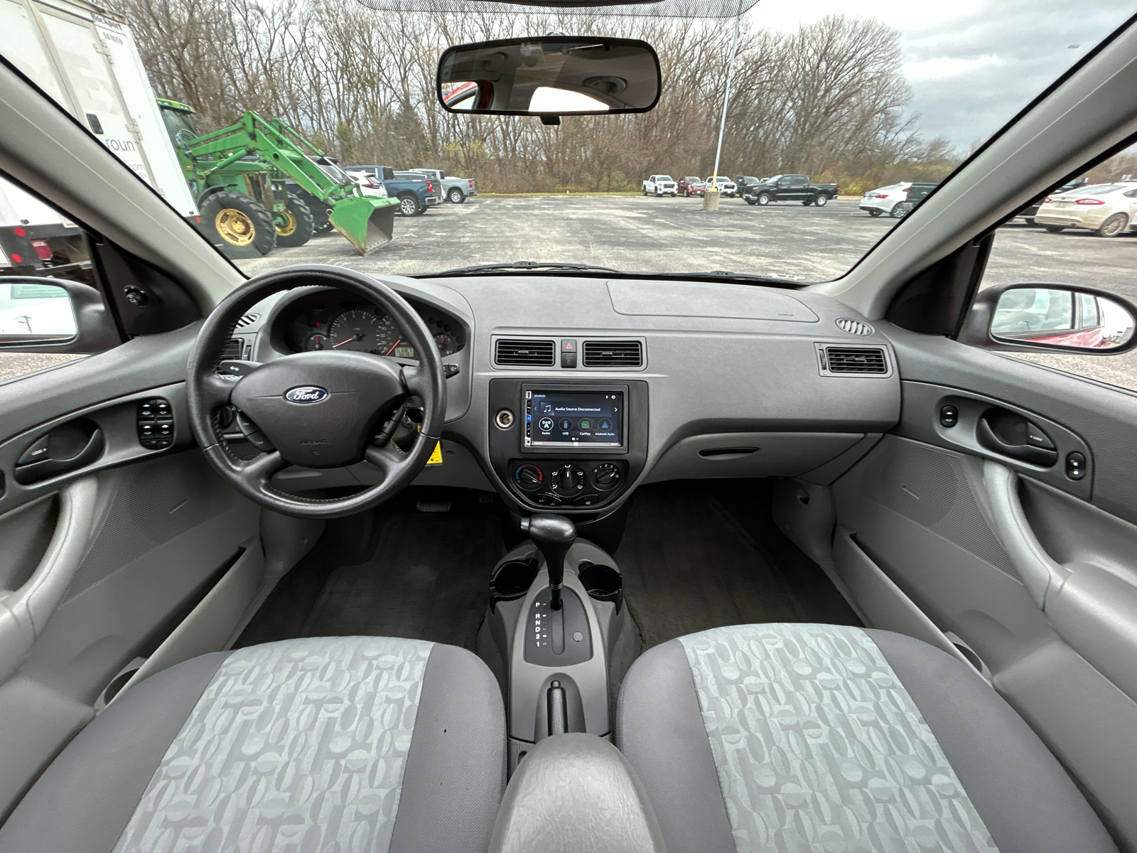 2005 Ford Focus ZX4 13