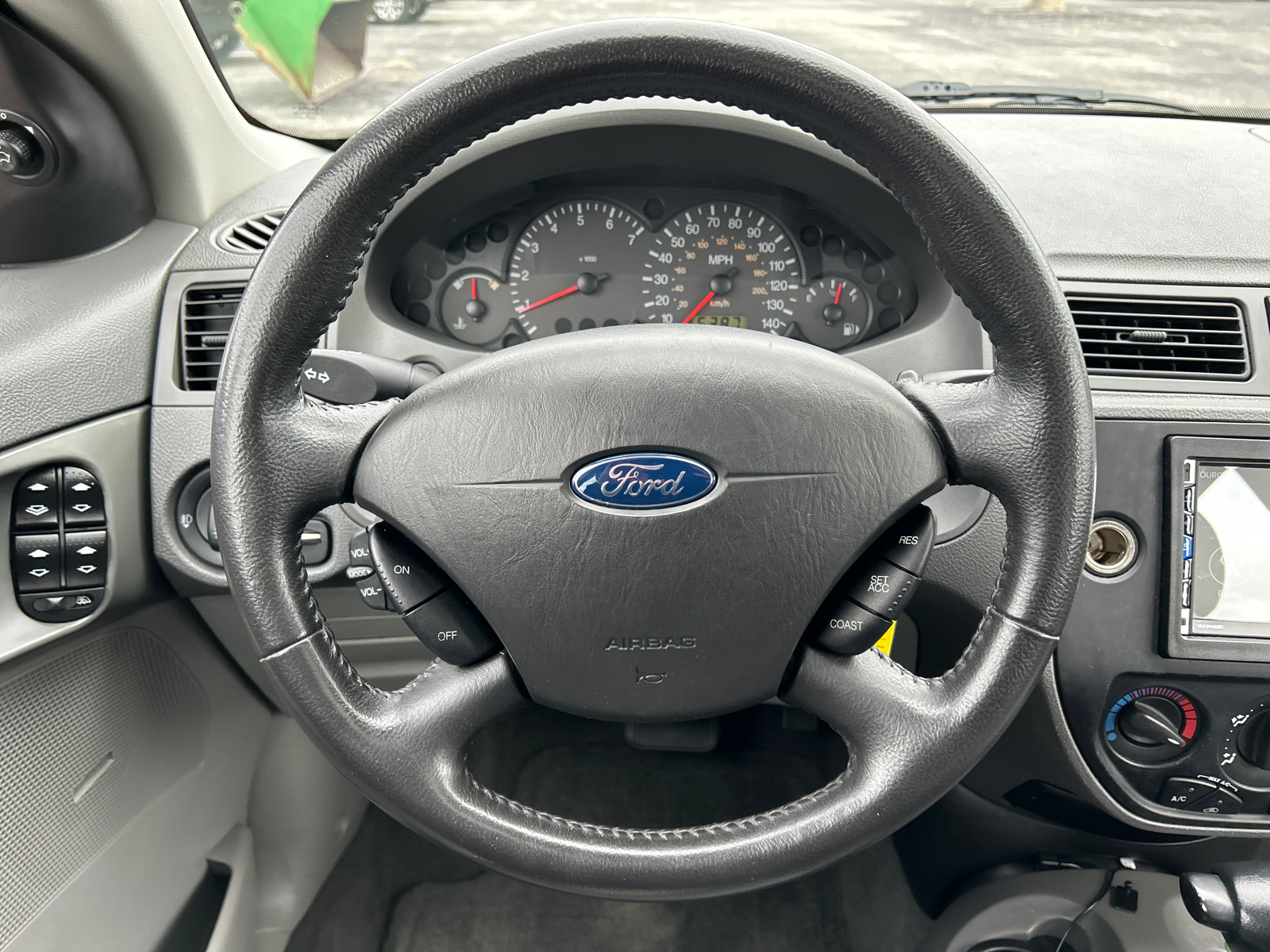 2005 Ford Focus ZX4 18