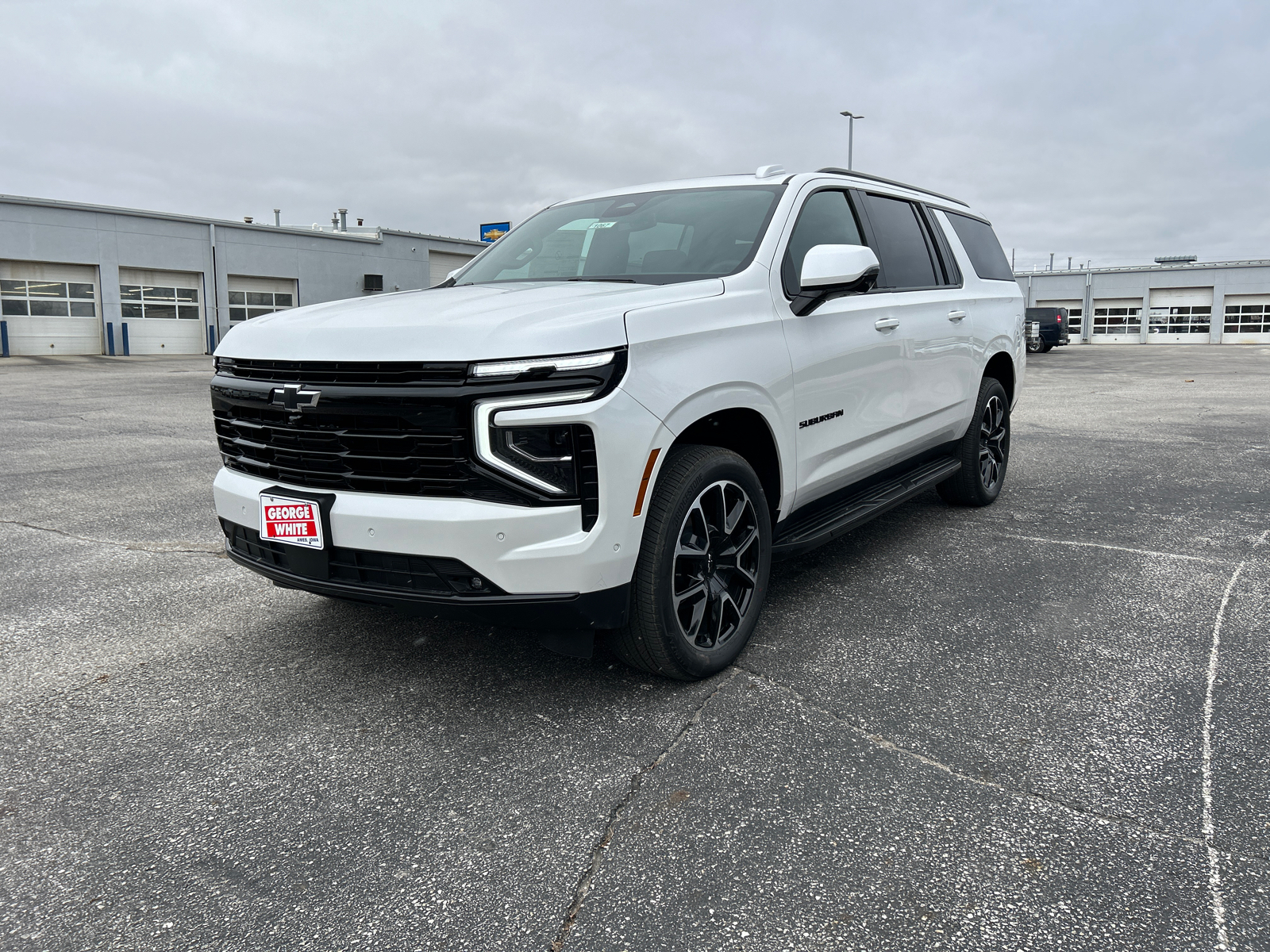 2025 Chevrolet Suburban RST 8