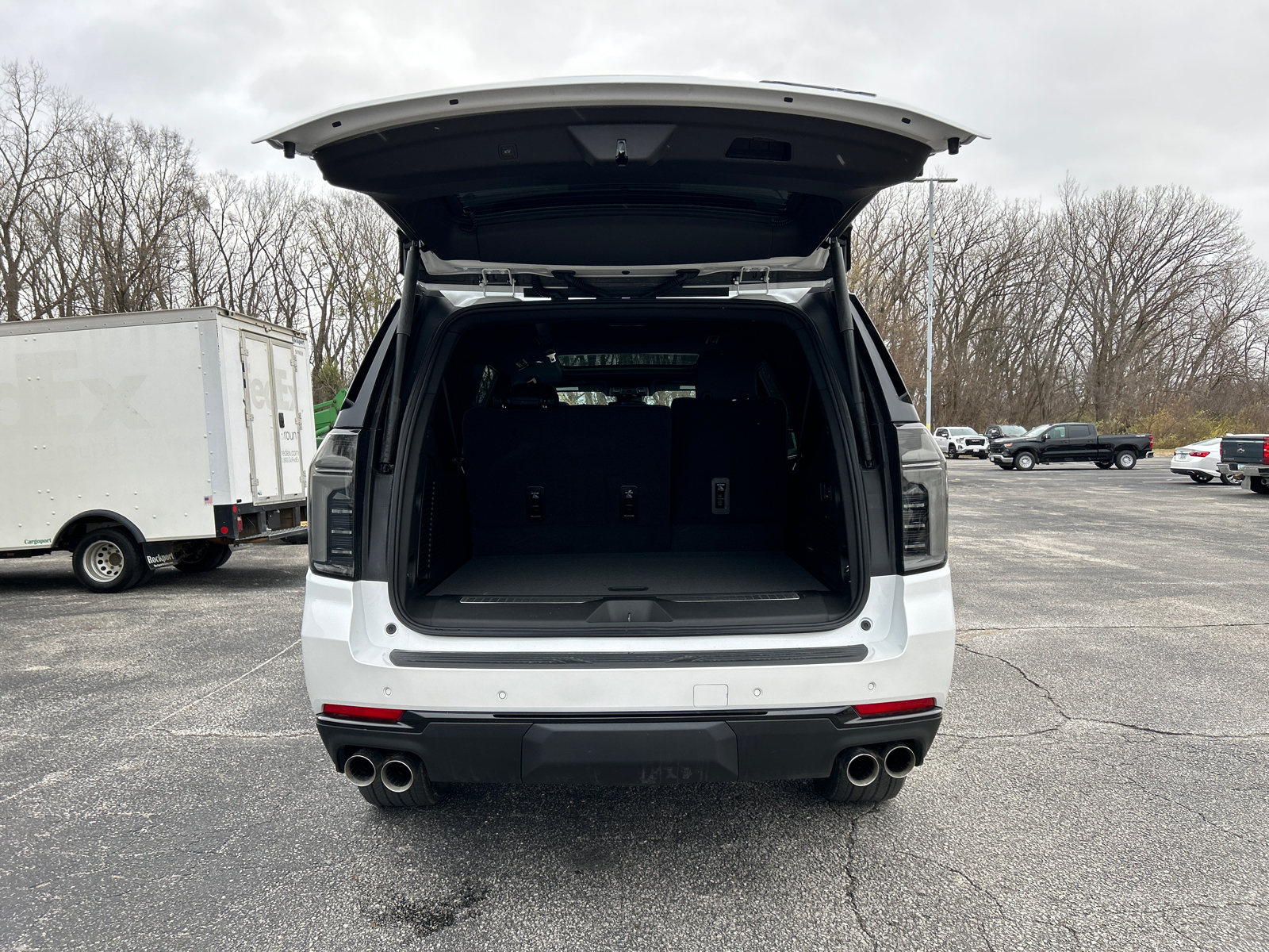 2025 Chevrolet Suburban RST 16