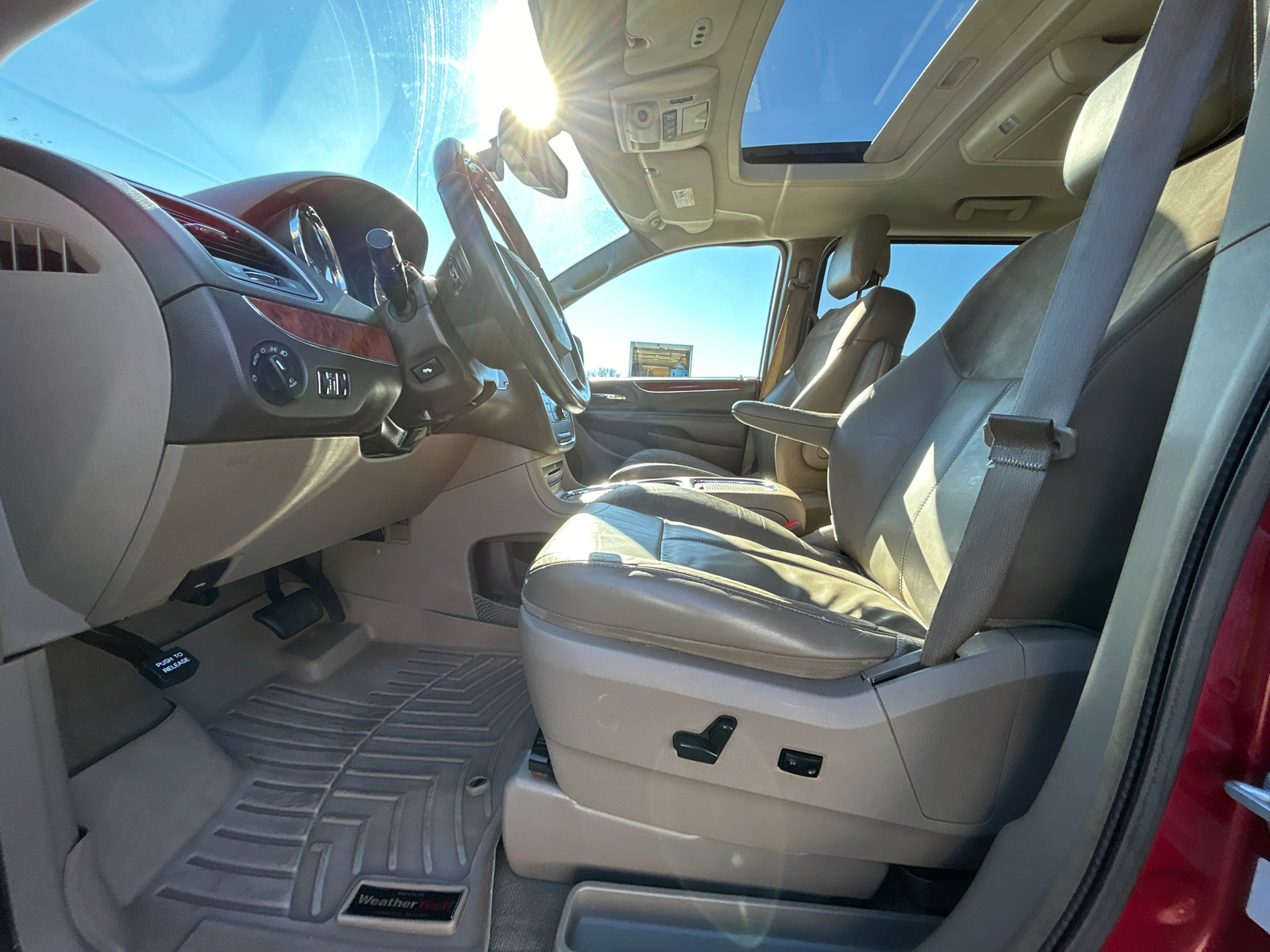 2015 Chrysler Town & Country Limited 11