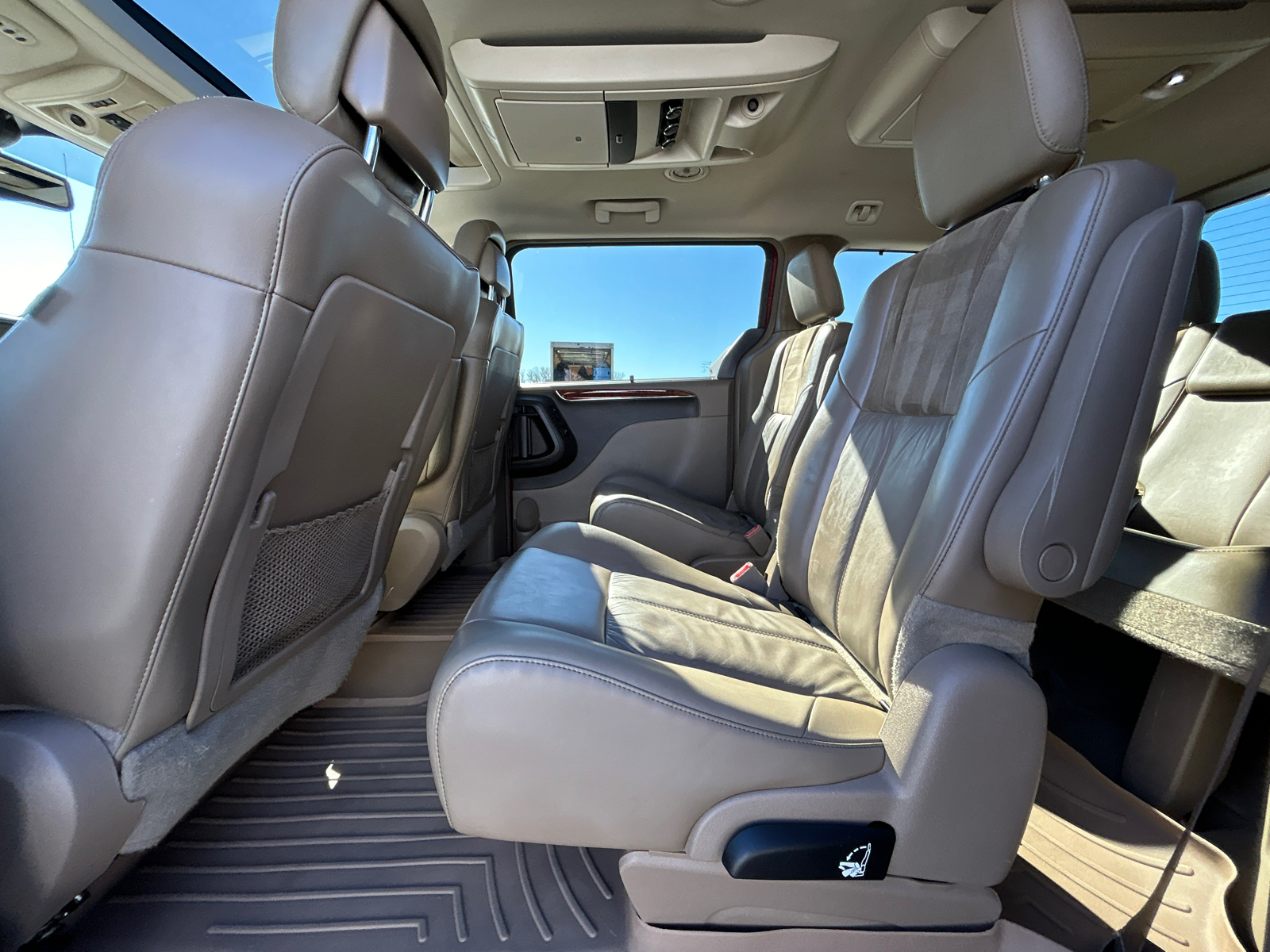 2015 Chrysler Town & Country Limited 12