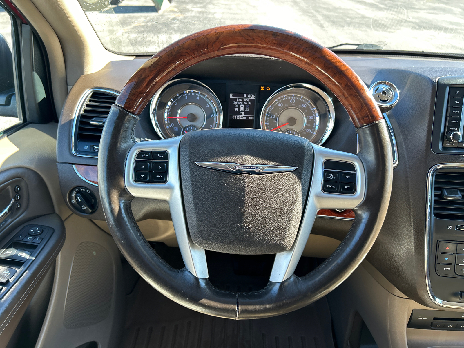 2015 Chrysler Town & Country Limited 19