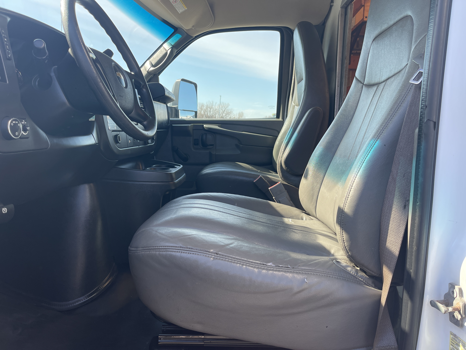 2015 Chevrolet Express 3500 Work Van 16