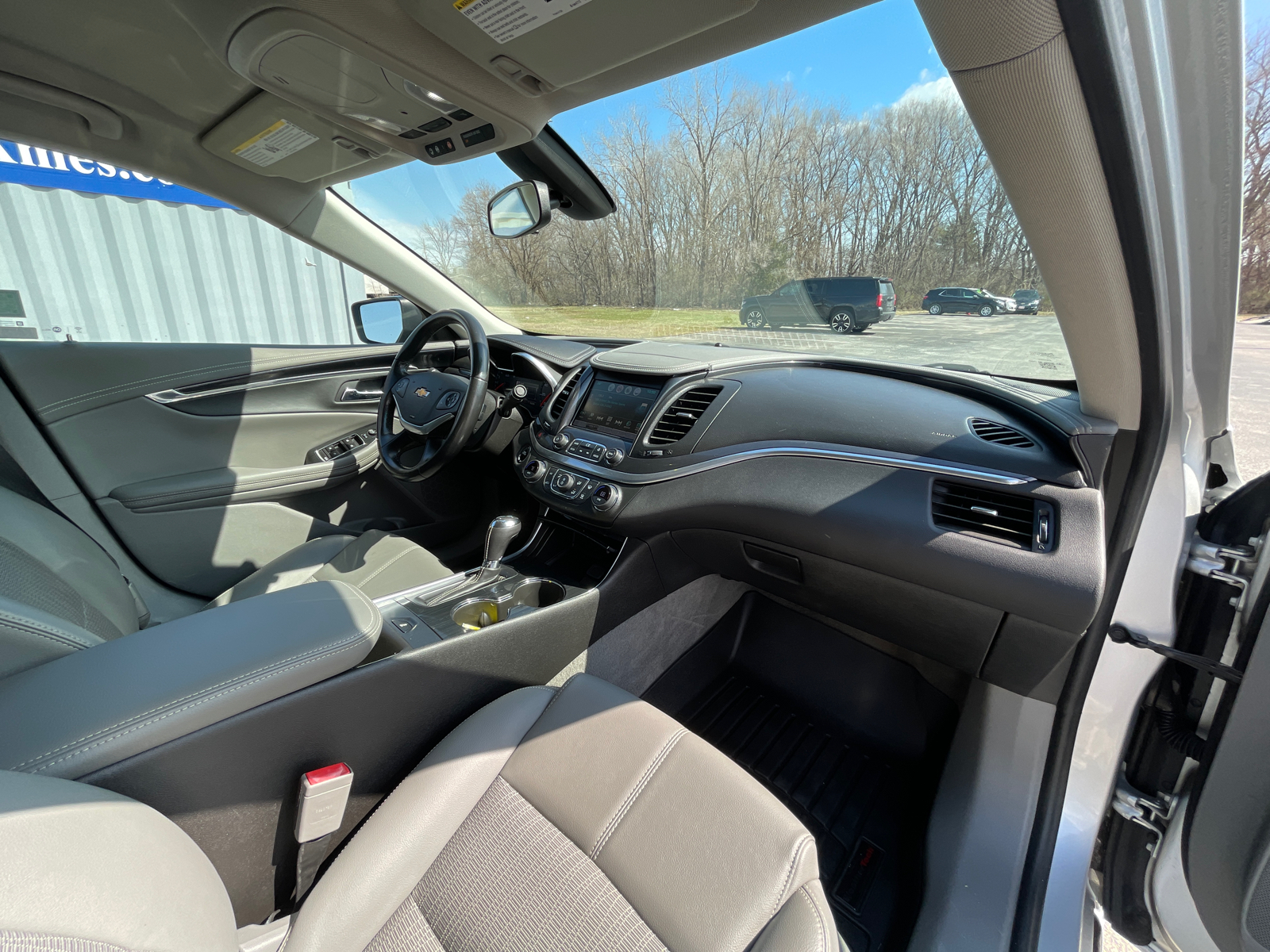 2018 Chevrolet Impala LT 26
