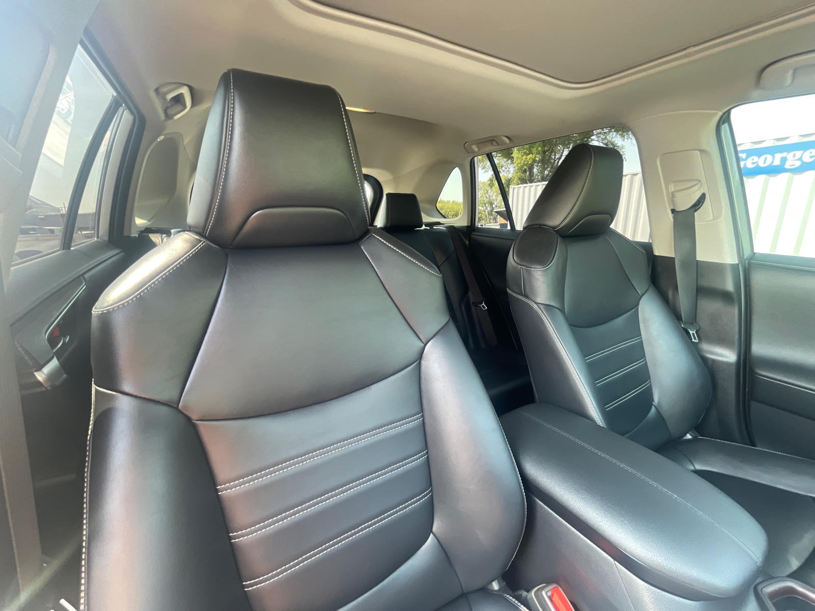 2019 Toyota RAV4 Limited 29