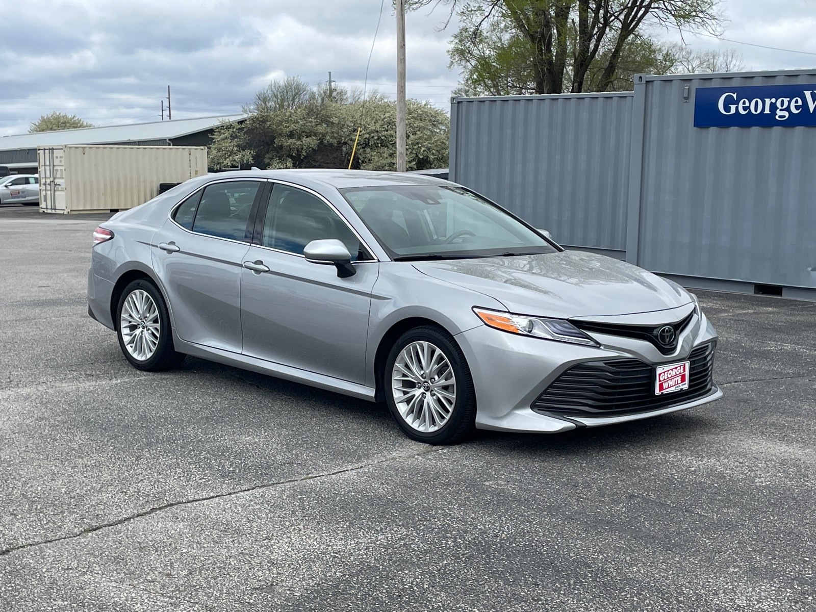 2019 Toyota Camry XLE 2