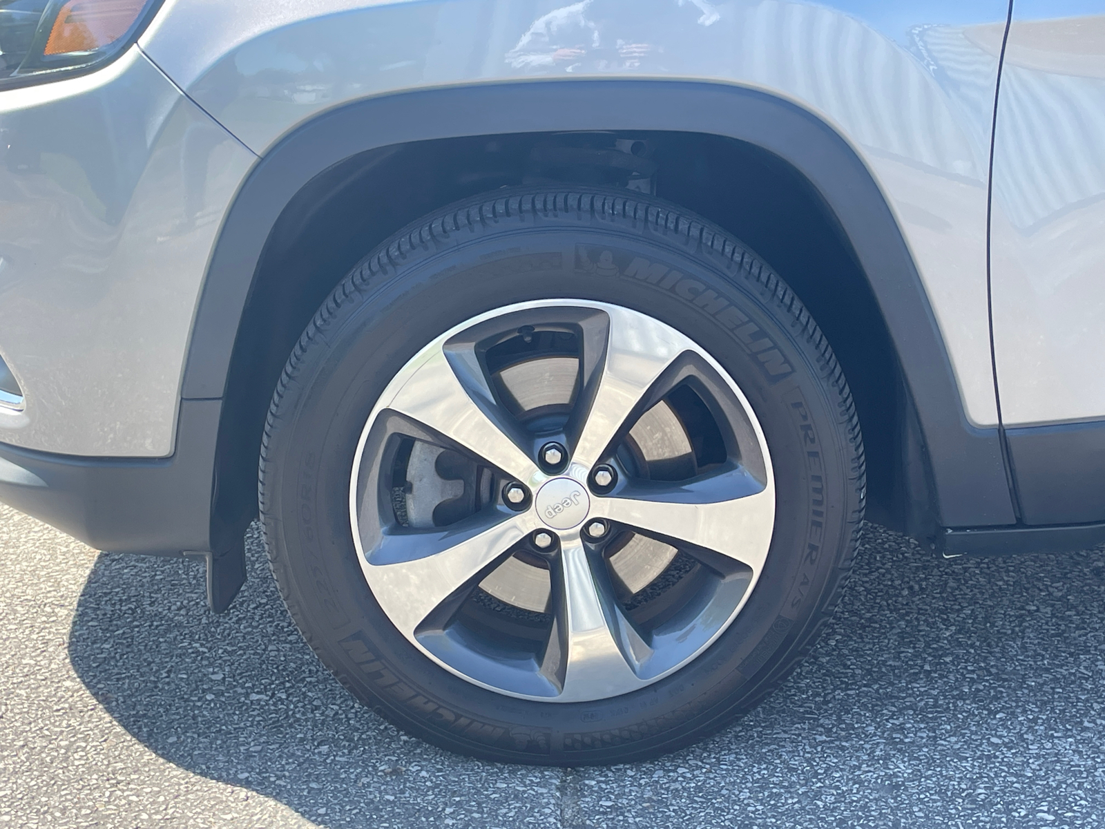 2019 Jeep Cherokee Limited 12