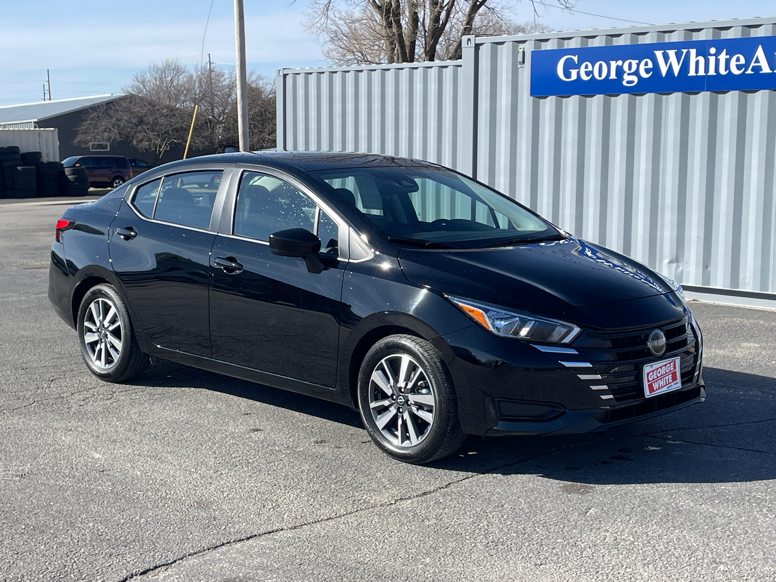 2023 Nissan Versa 1.6 SV 1