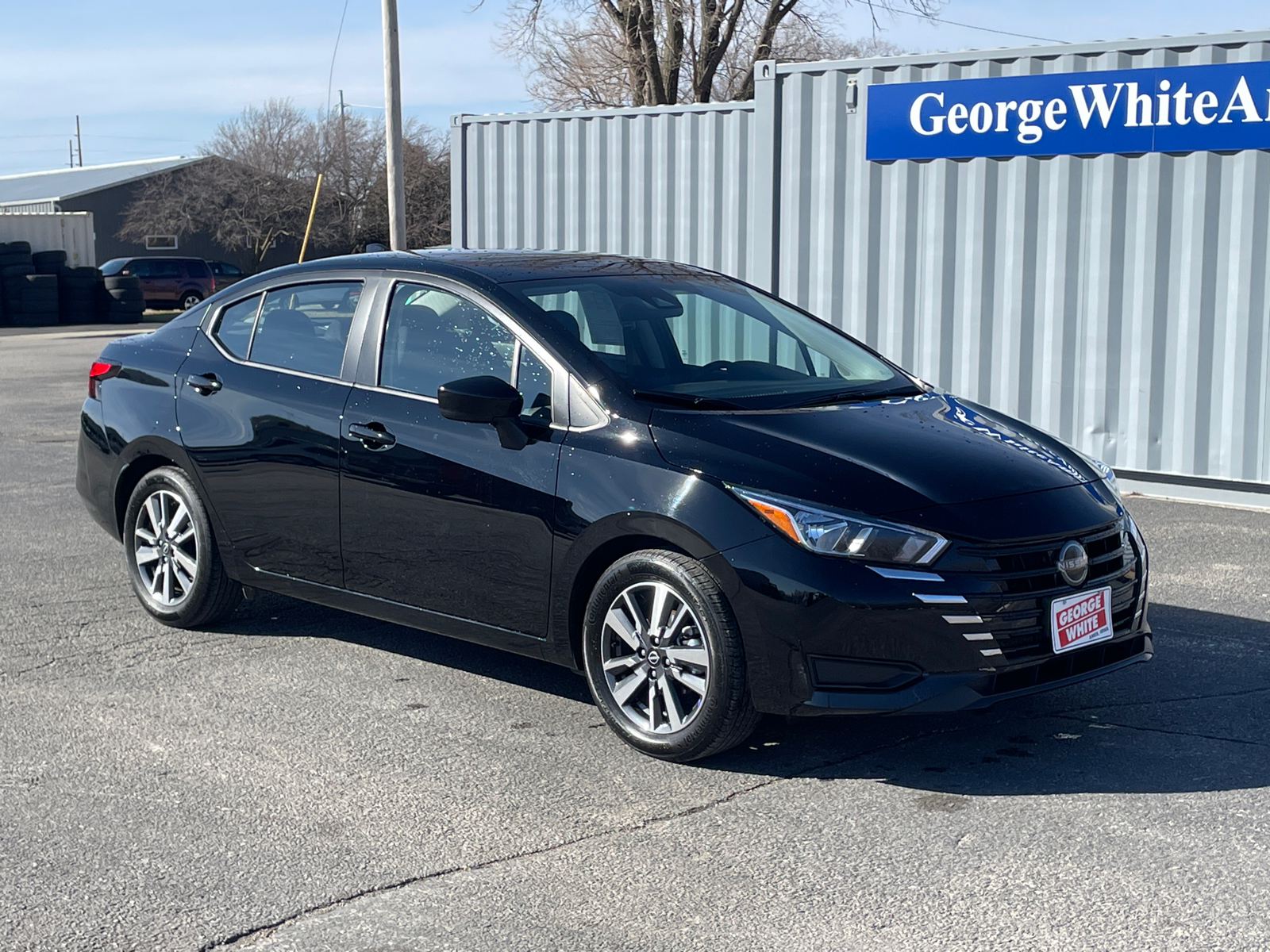 2023 Nissan Versa 1.6 SV 2