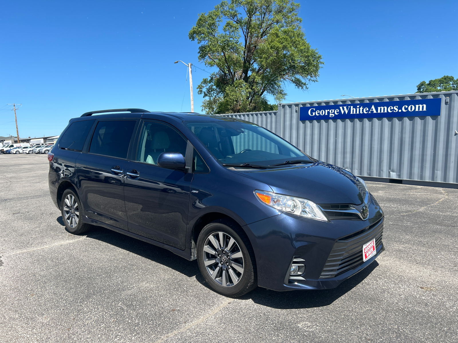 2020 Toyota Sienna XLE 1