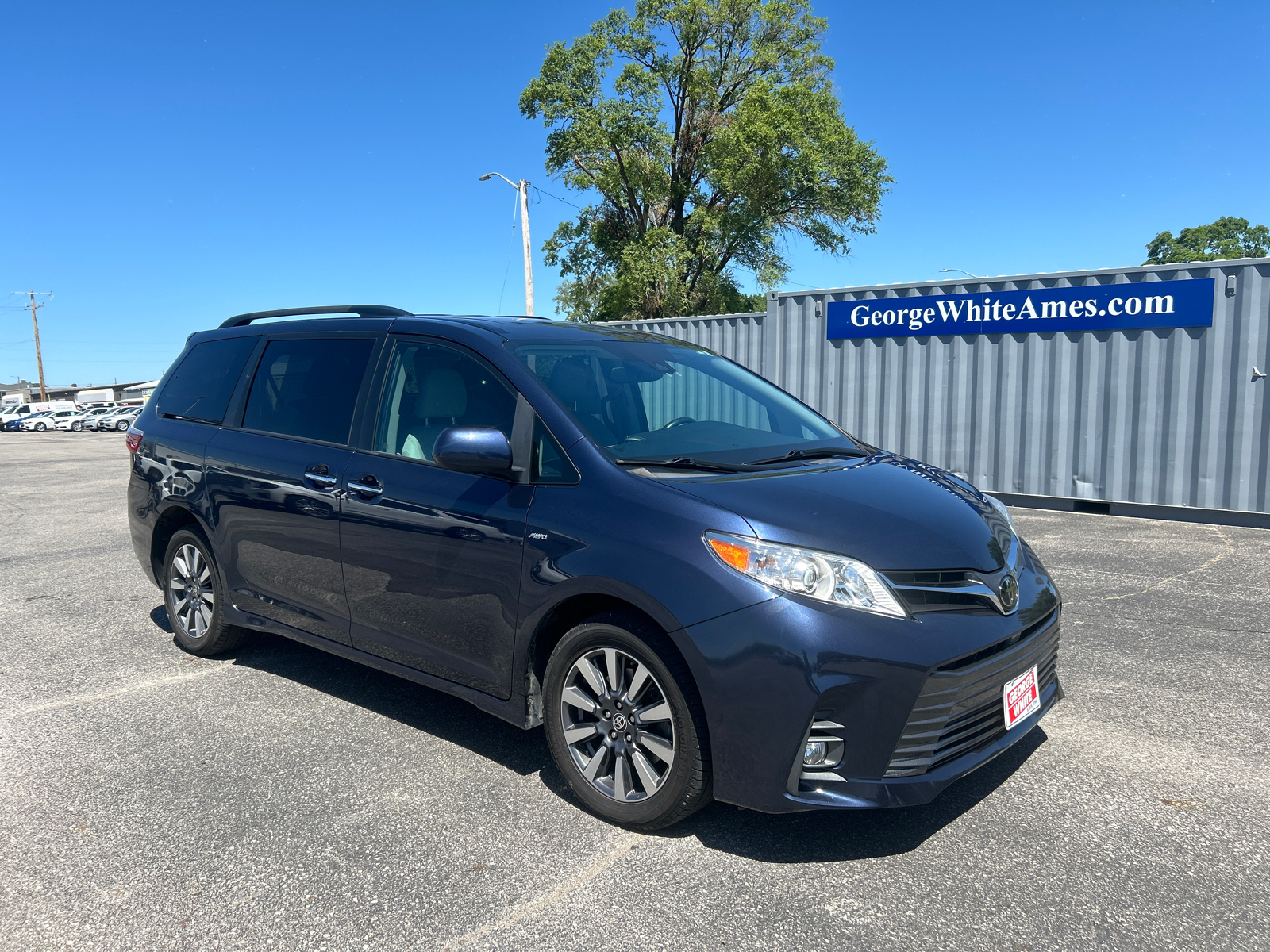 2020 Toyota Sienna XLE 2