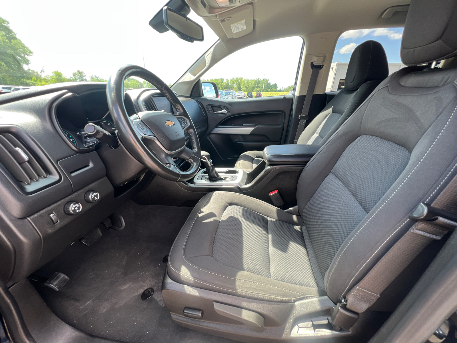 2022 Chevrolet Colorado LT 11