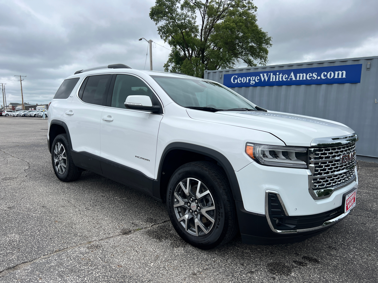 2023 GMC Acadia SLT 2