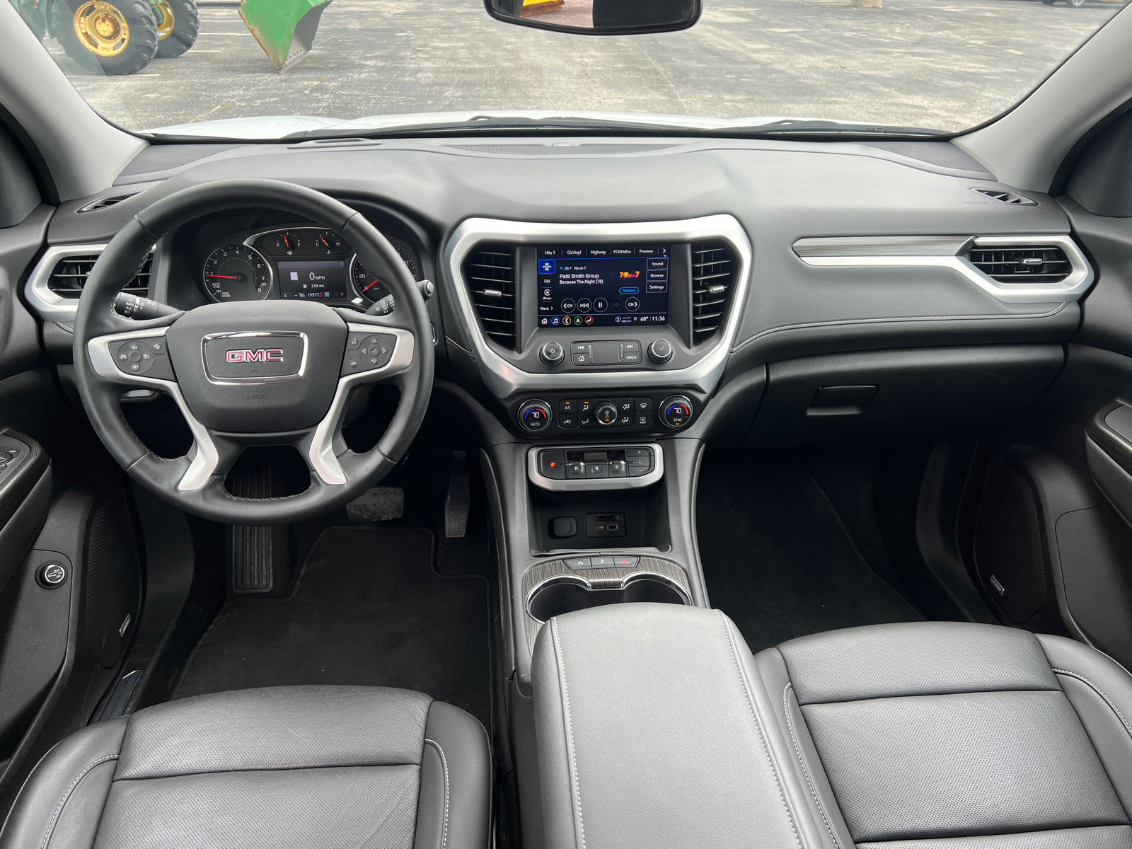 2023 GMC Acadia SLT 13