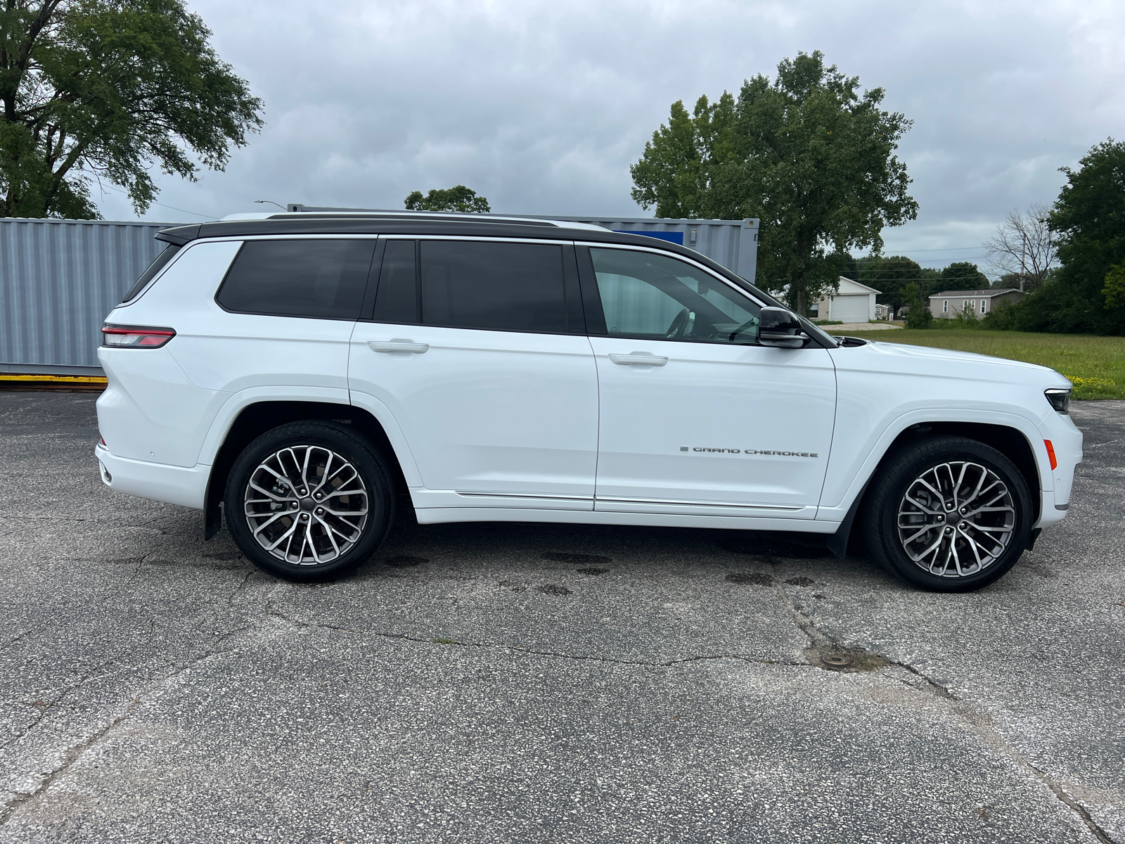 2023 Jeep Grand Cherokee L Summit 3