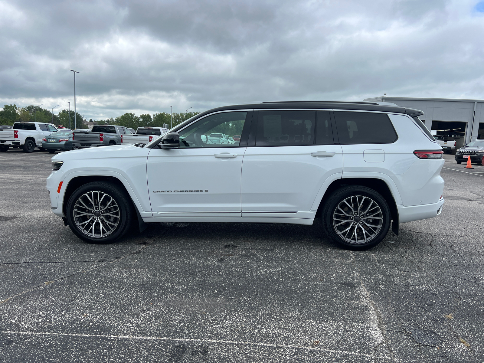 2023 Jeep Grand Cherokee L Summit 7