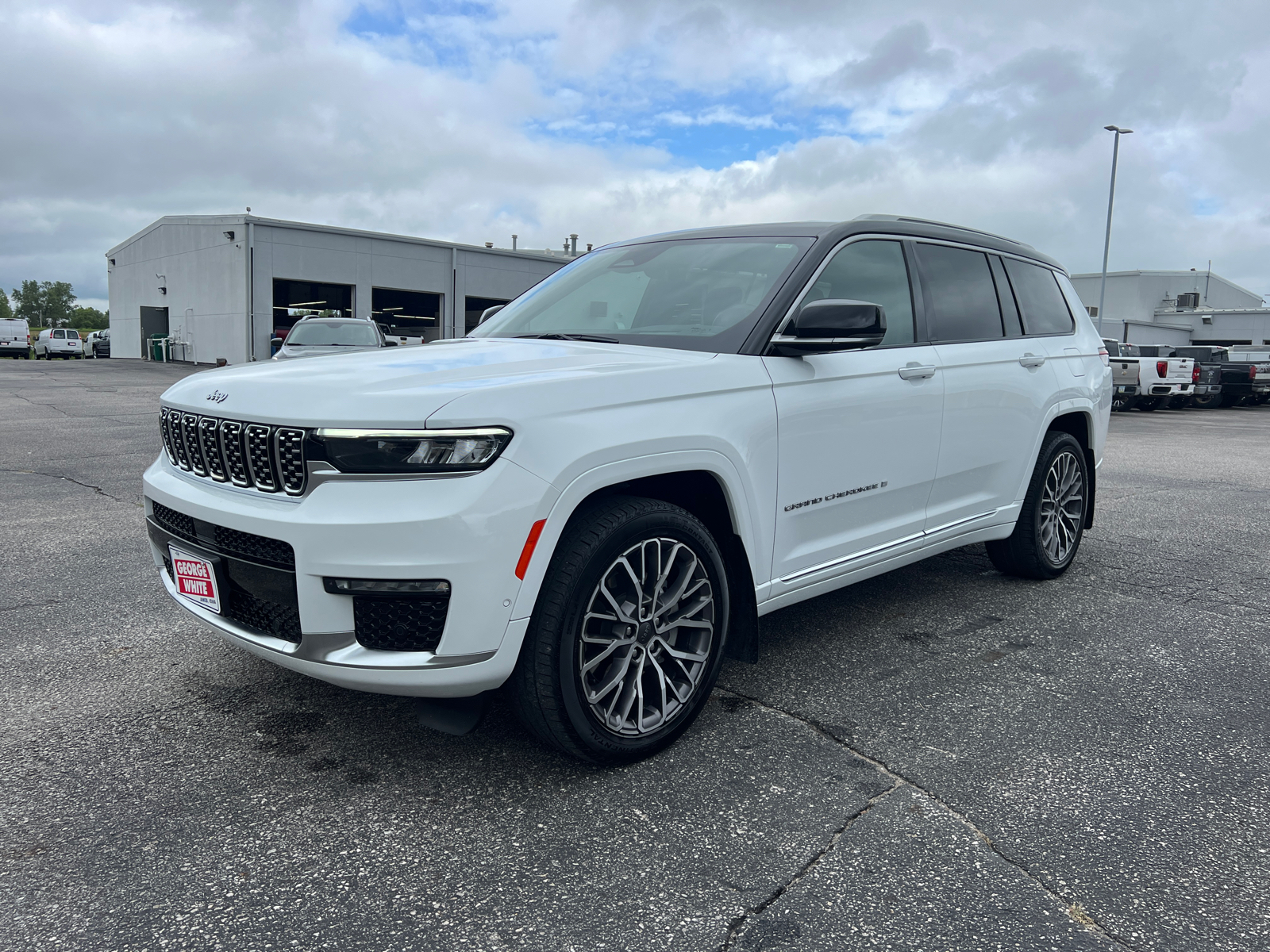 2023 Jeep Grand Cherokee L Summit 8