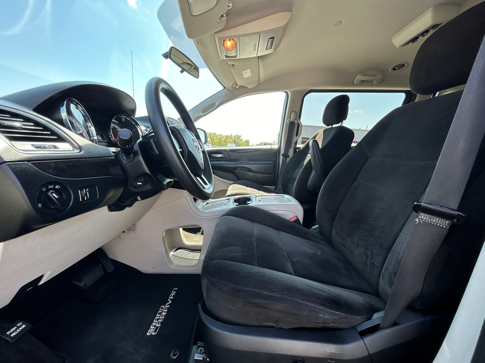 2012 Dodge Grand Caravan SXT 10