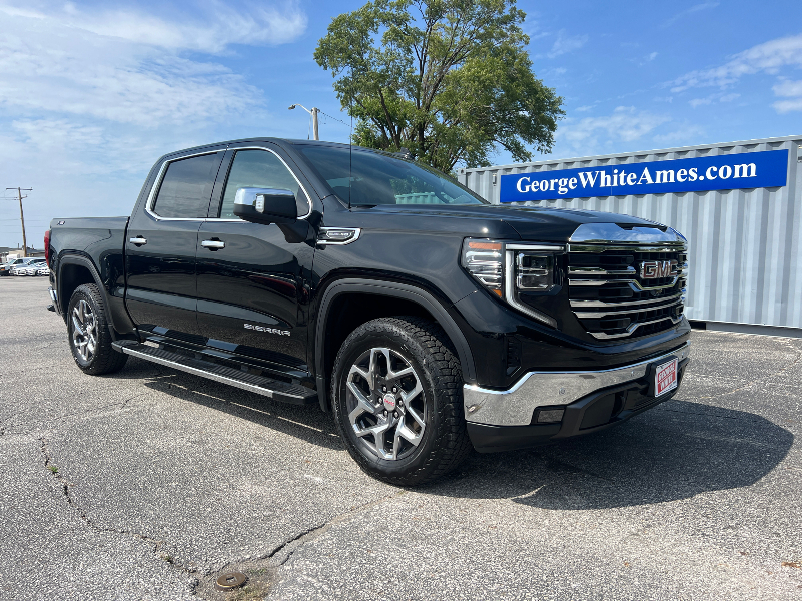 2023 GMC Sierra 1500 SLT 1