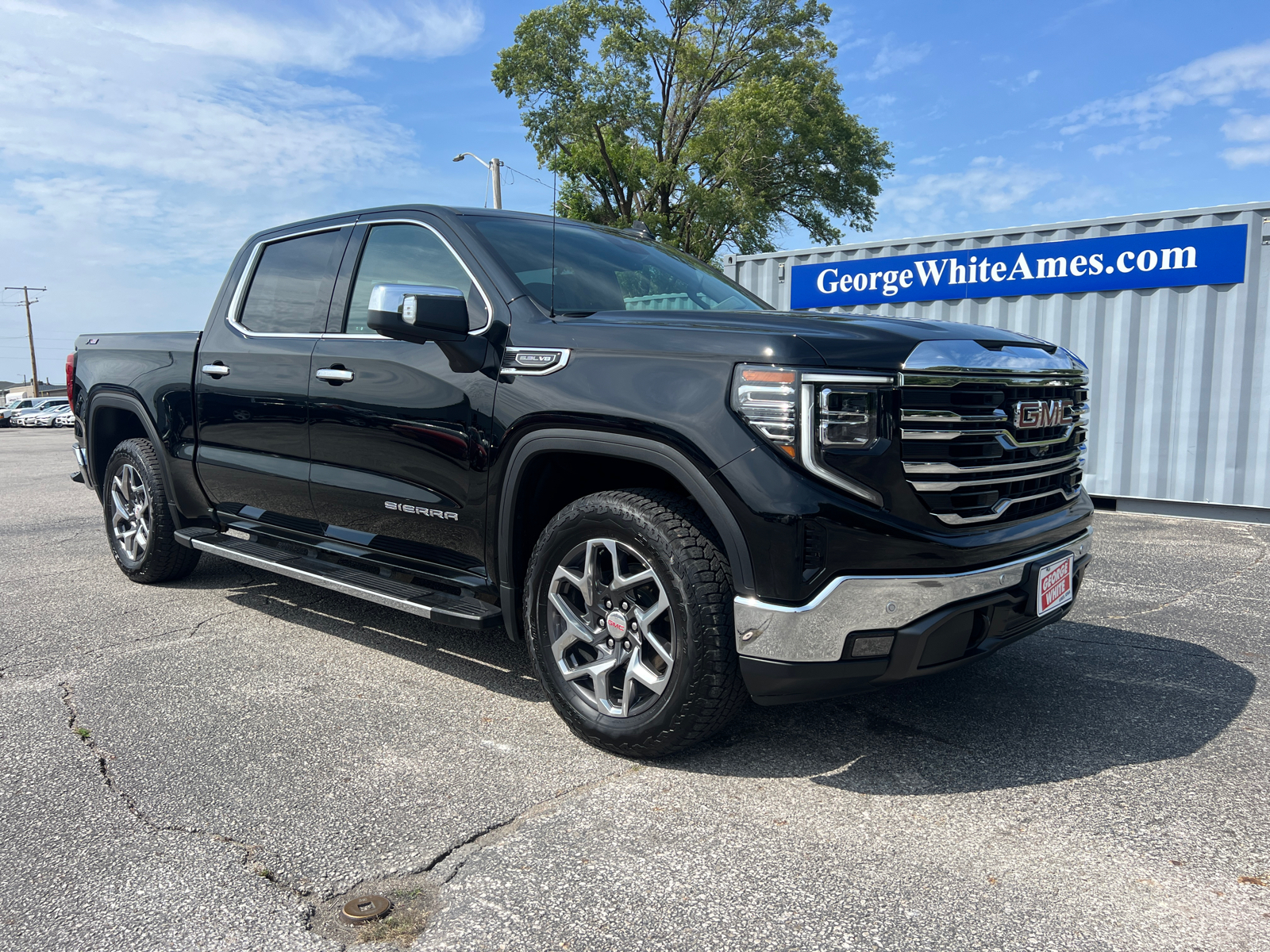 2023 GMC Sierra 1500 SLT 2