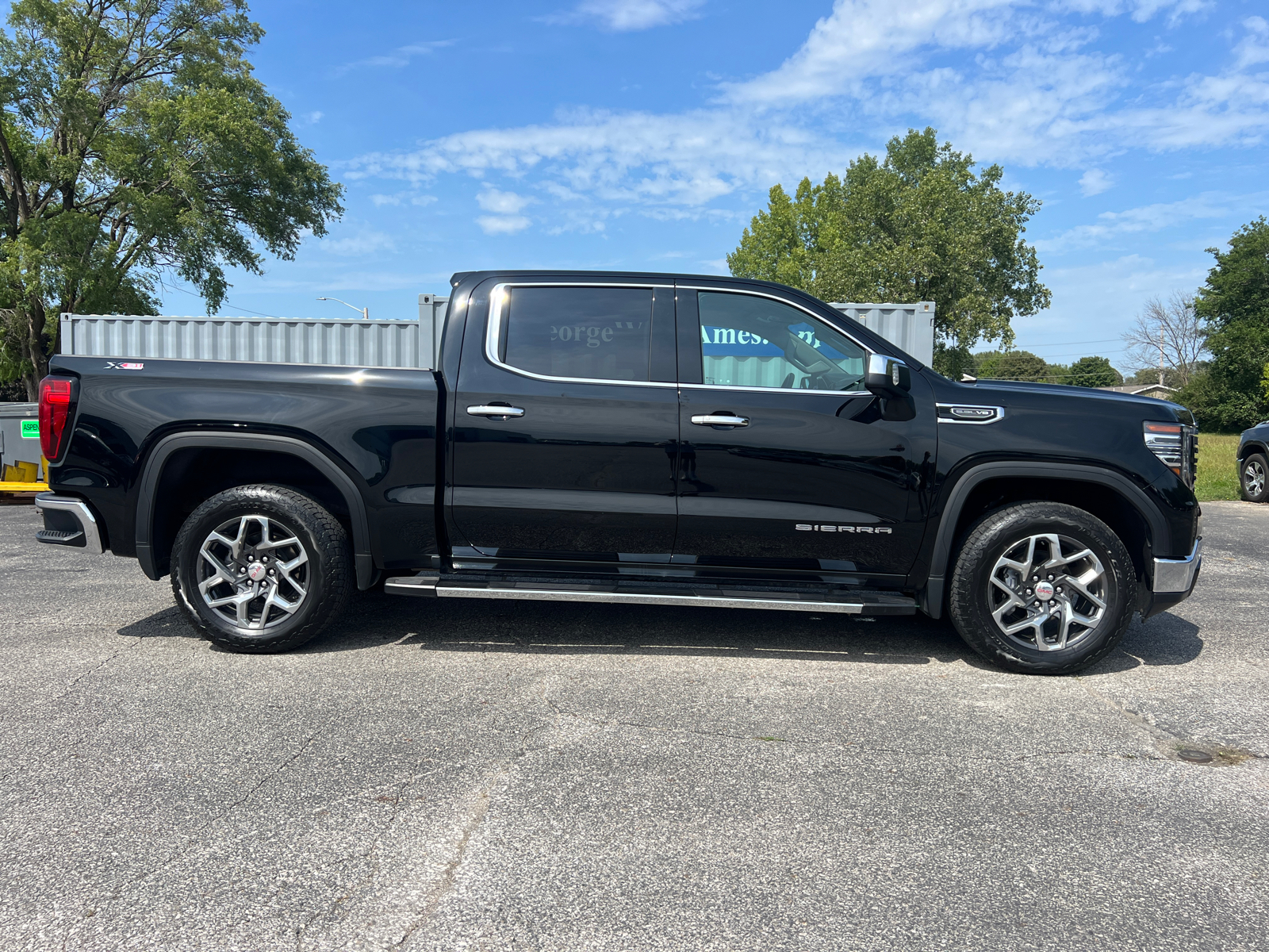 2023 GMC Sierra 1500 SLT 3