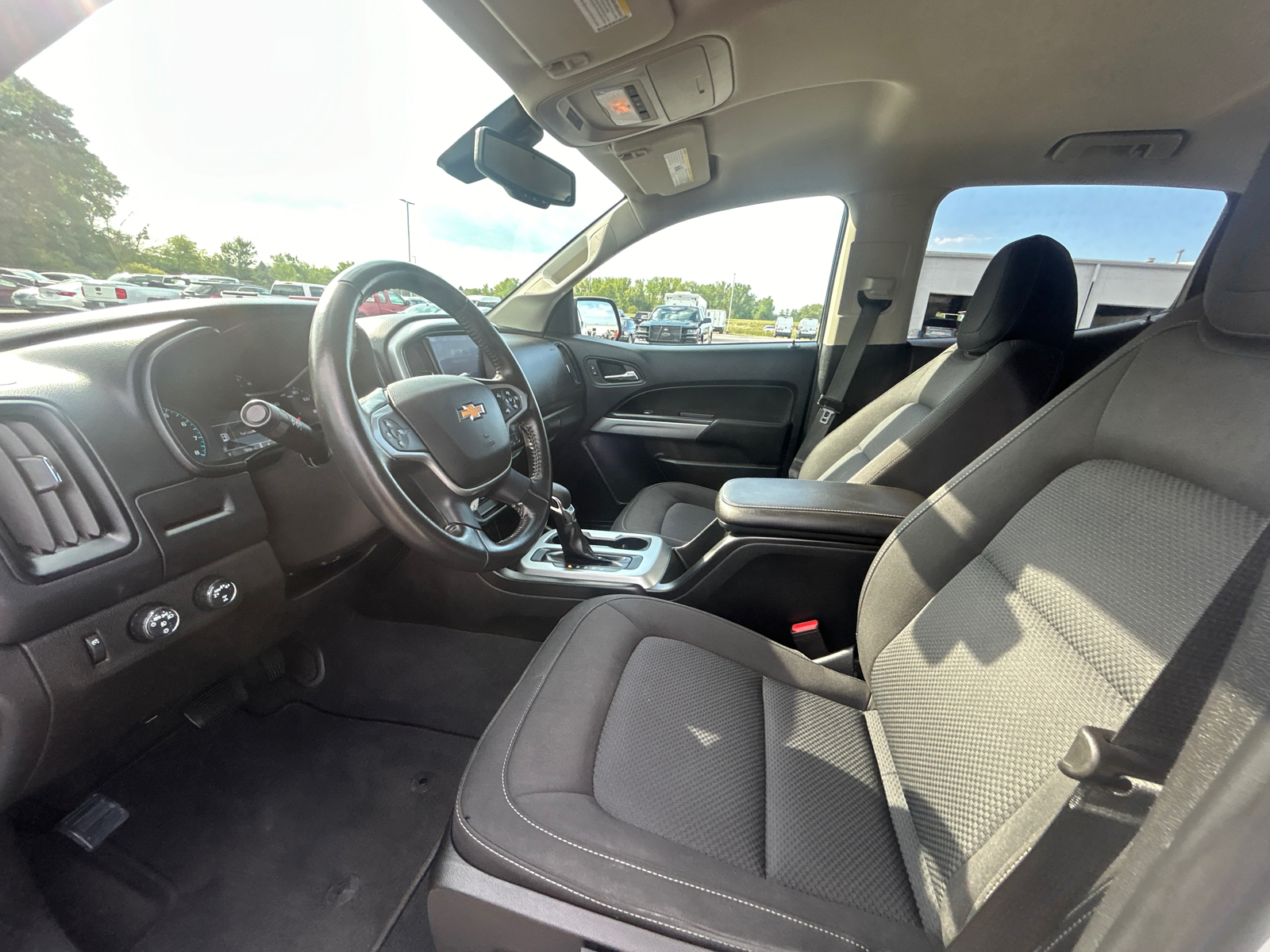 2022 Chevrolet Colorado LT 11