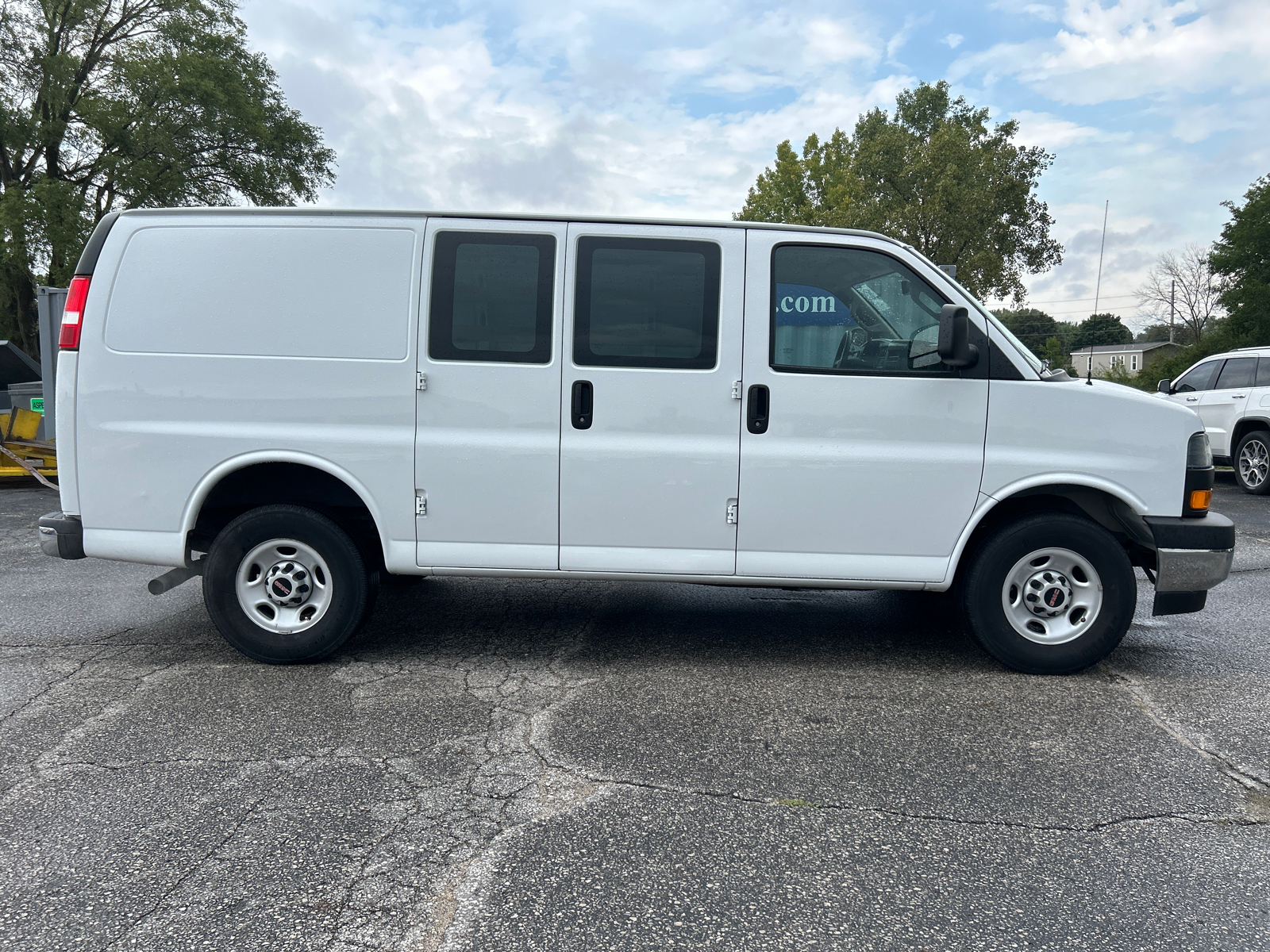 2022 GMC Savana 2500 Work Van 3