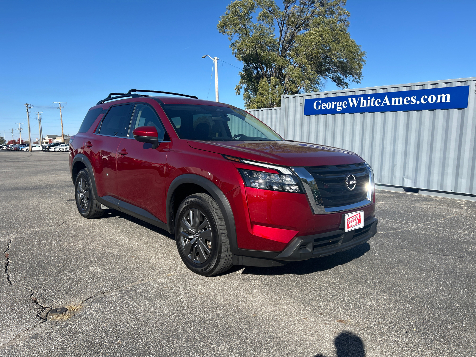 2023 Nissan Pathfinder SV 2