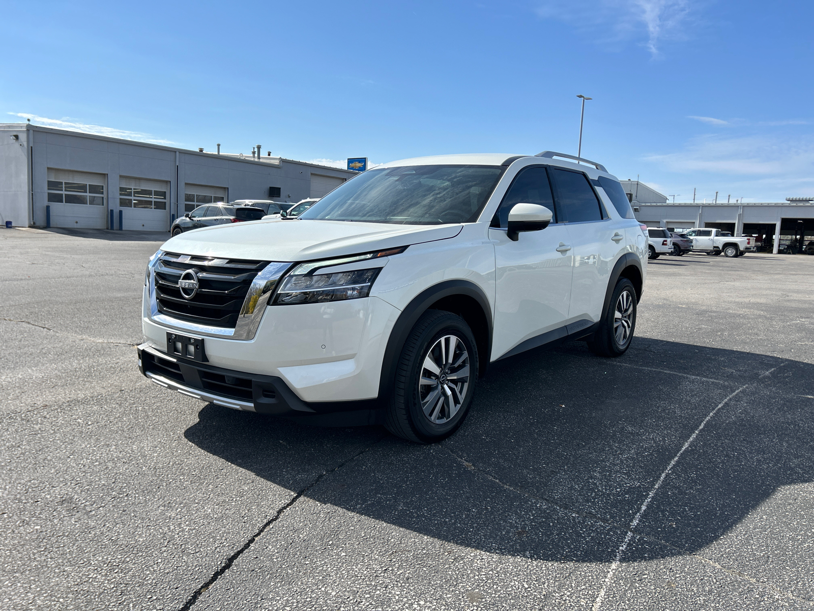 2023 Nissan Pathfinder SL 8