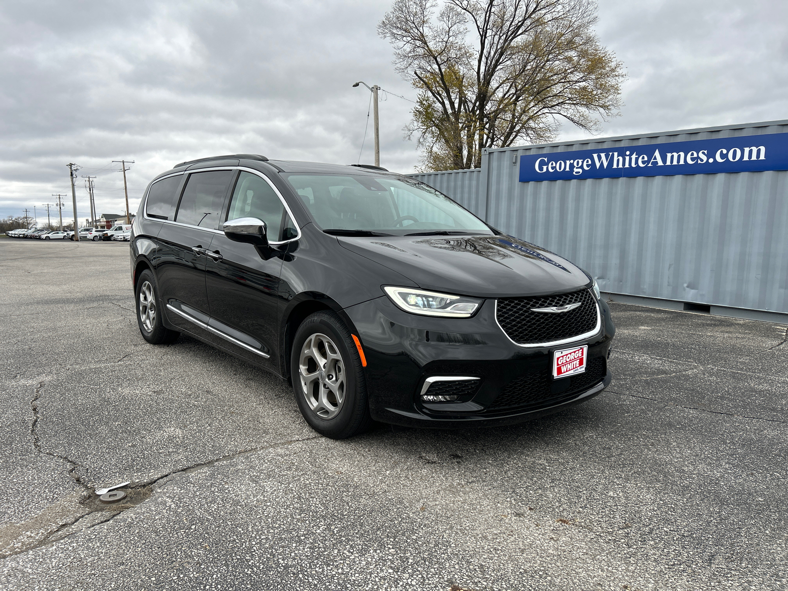 2023 Chrysler Pacifica Limited 1