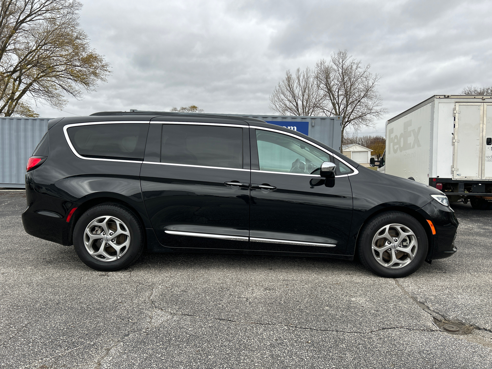 2023 Chrysler Pacifica Limited 3