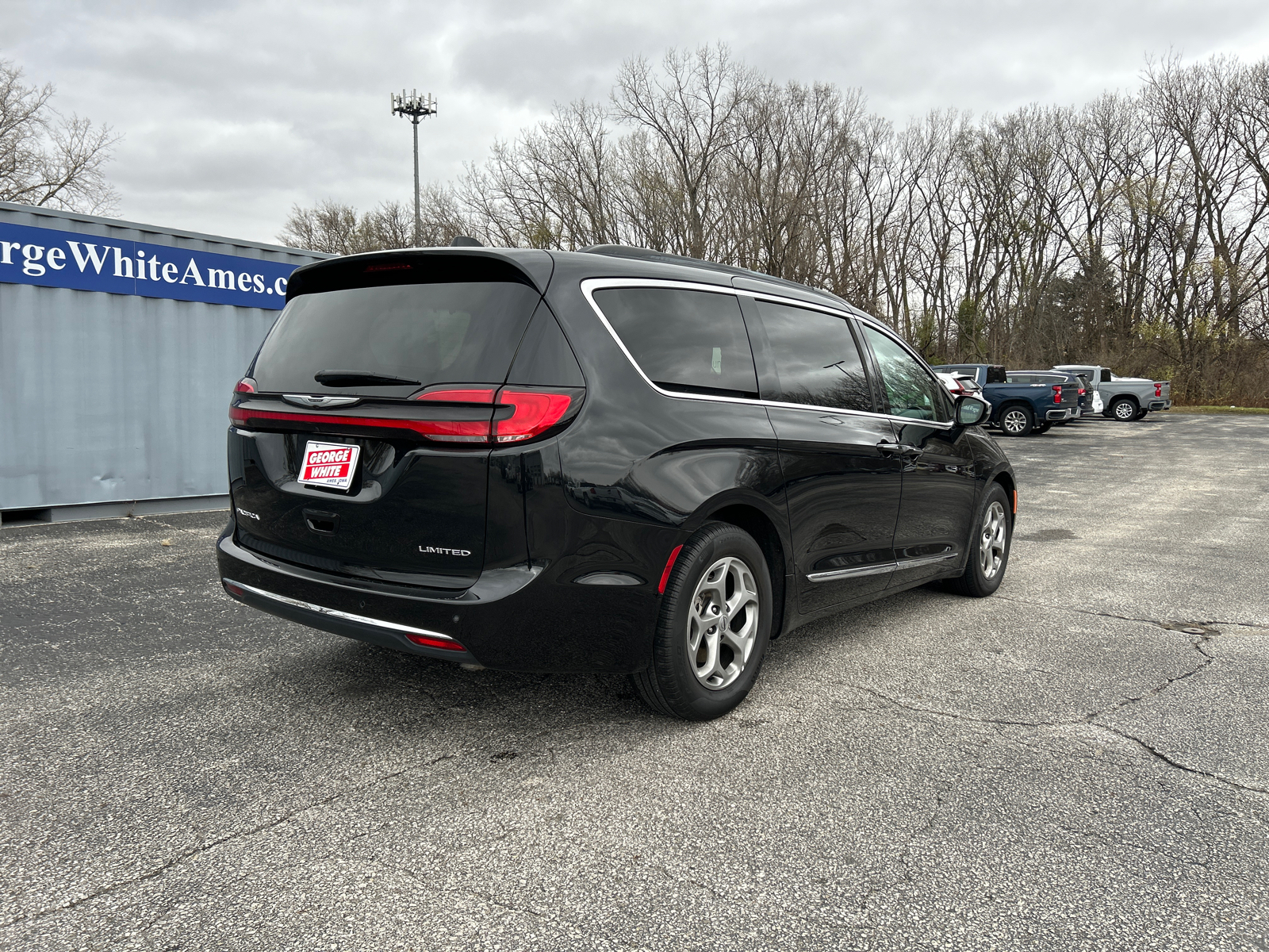 2023 Chrysler Pacifica Limited 4