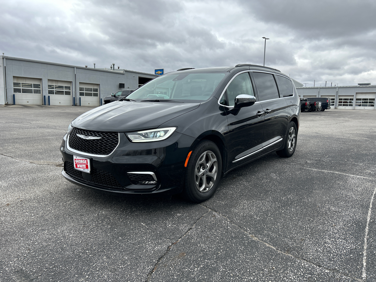 2023 Chrysler Pacifica Limited 8