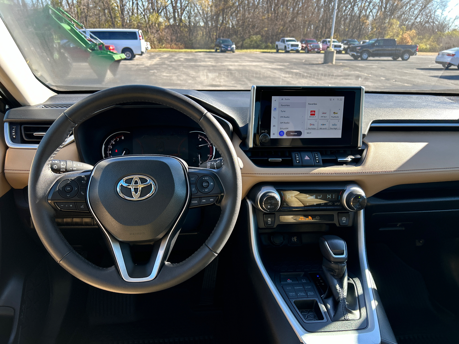 2024 Toyota RAV4 XLE Premium 14