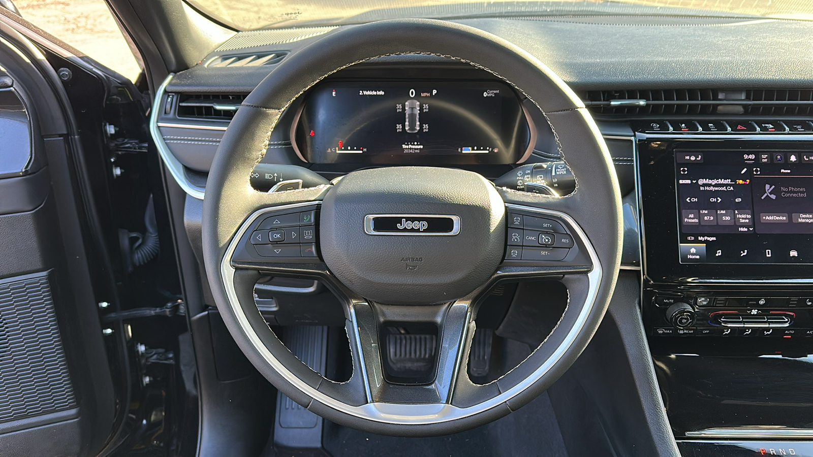 2023 Jeep Grand Cherokee Altitude 9