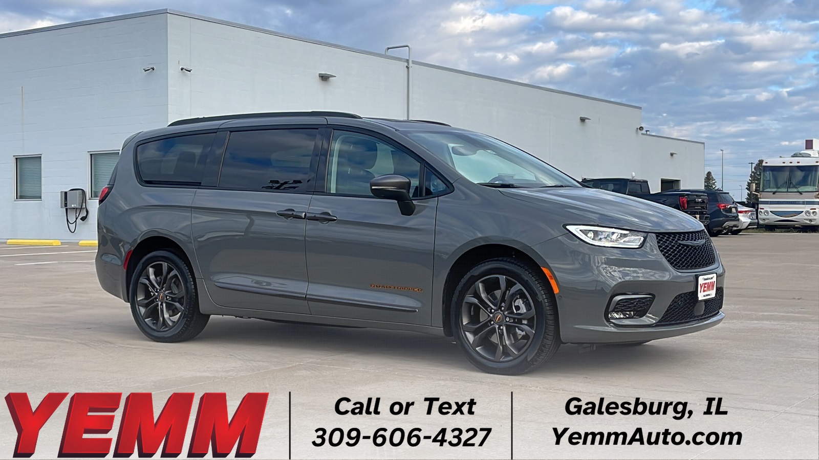 2023 Chrysler Pacifica Touring L 1