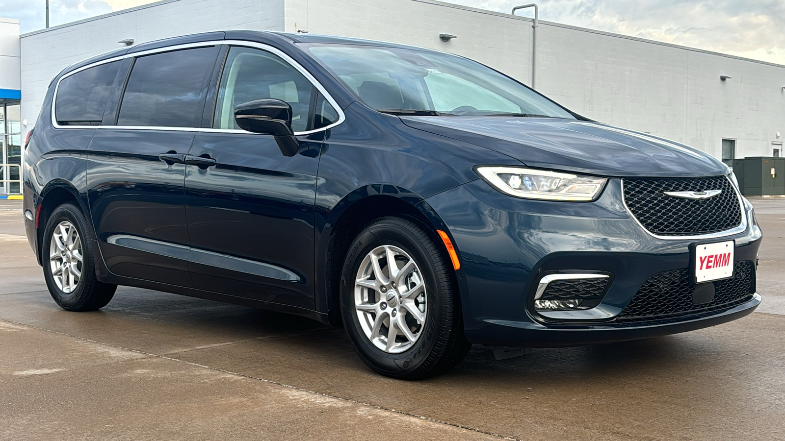 2024 Chrysler Pacifica Touring L 1