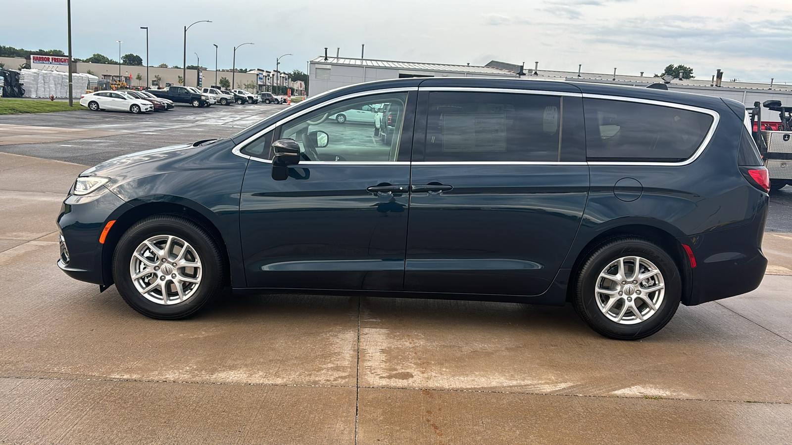 2024 Chrysler Pacifica Touring L 5