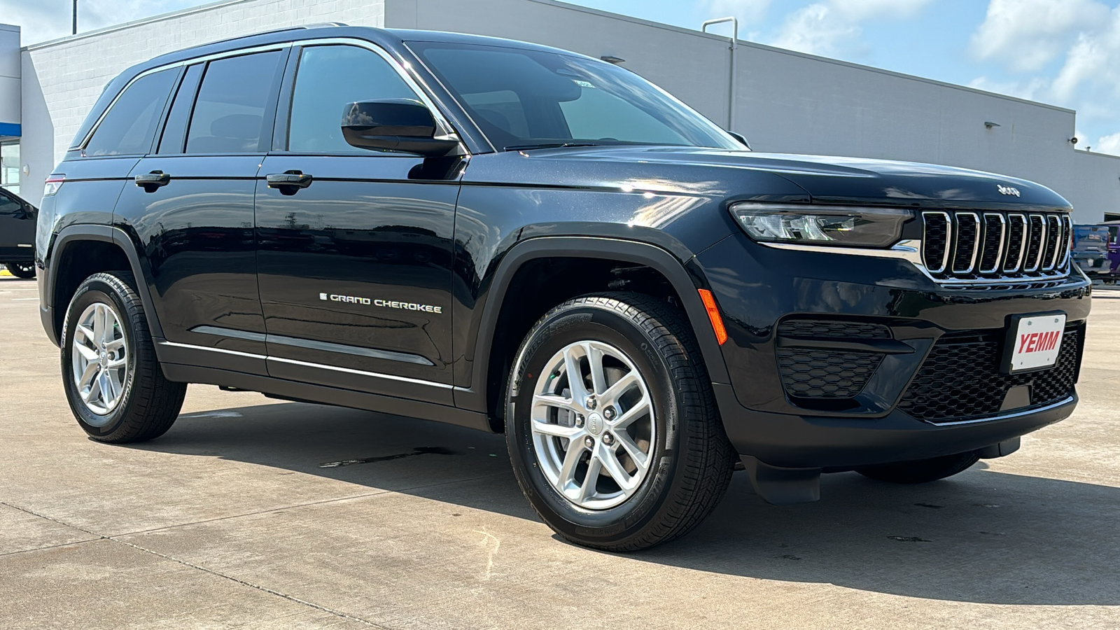 2024 Jeep Grand Cherokee Laredo 1