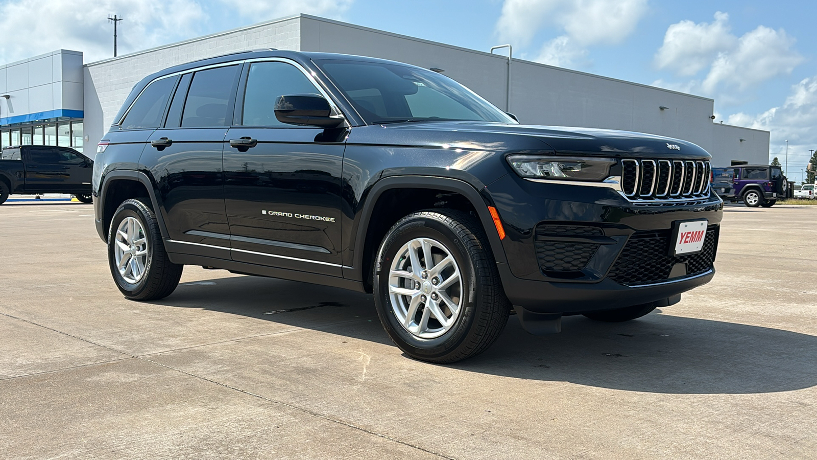 2024 Jeep Grand Cherokee Laredo 2