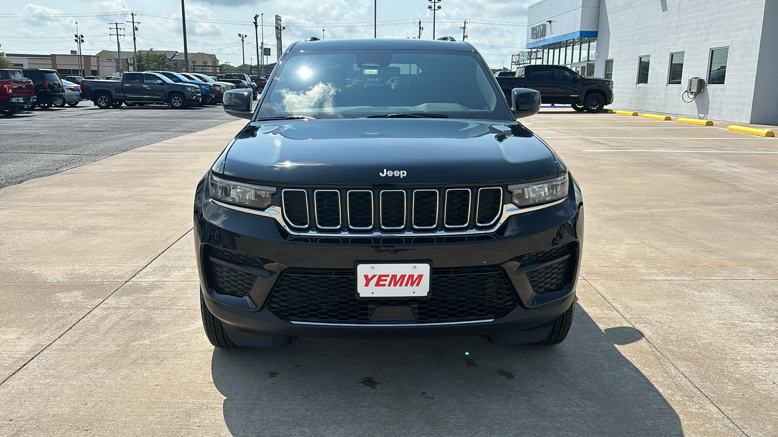 2024 Jeep Grand Cherokee Laredo 3