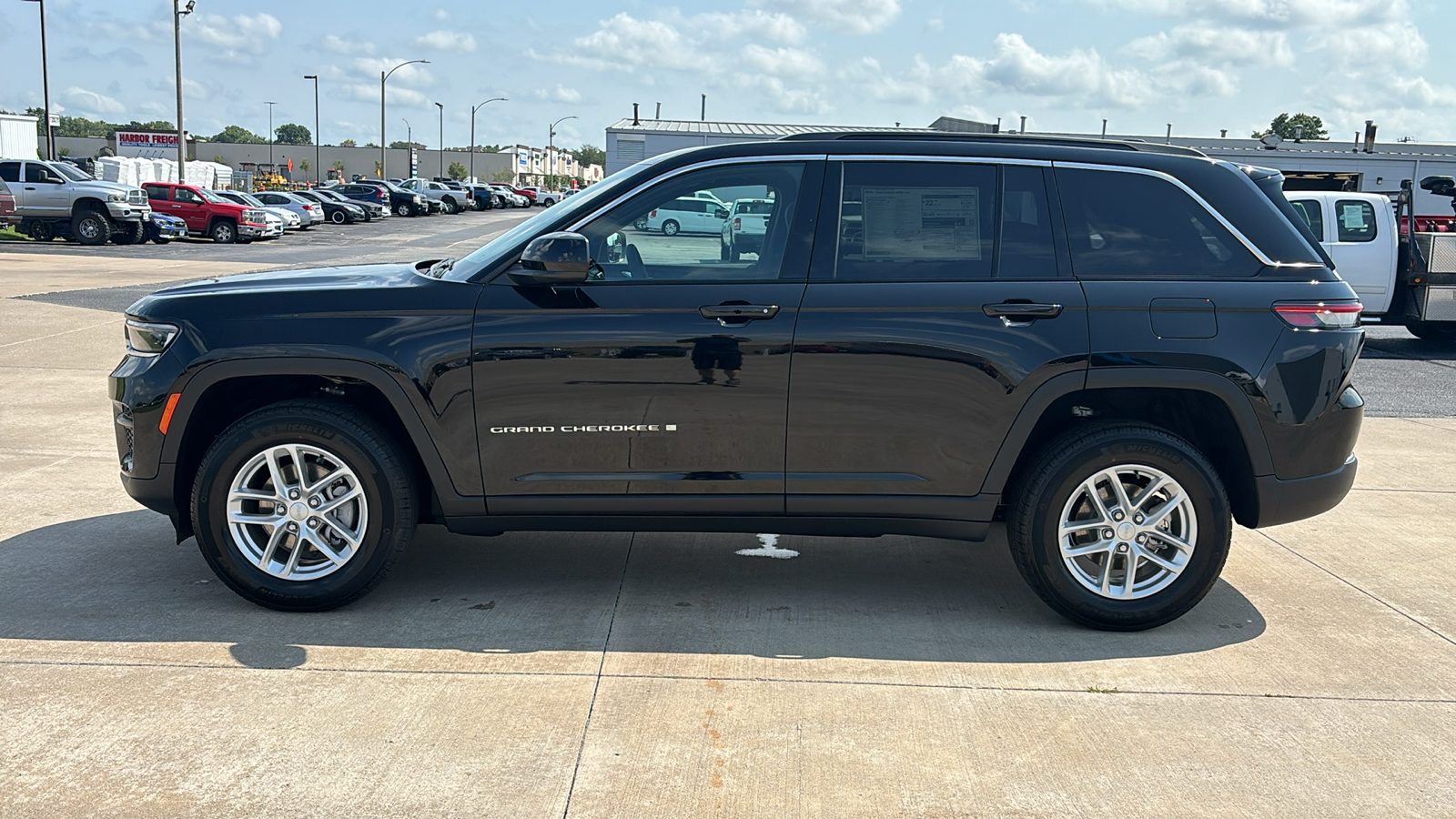 2024 Jeep Grand Cherokee Laredo 5