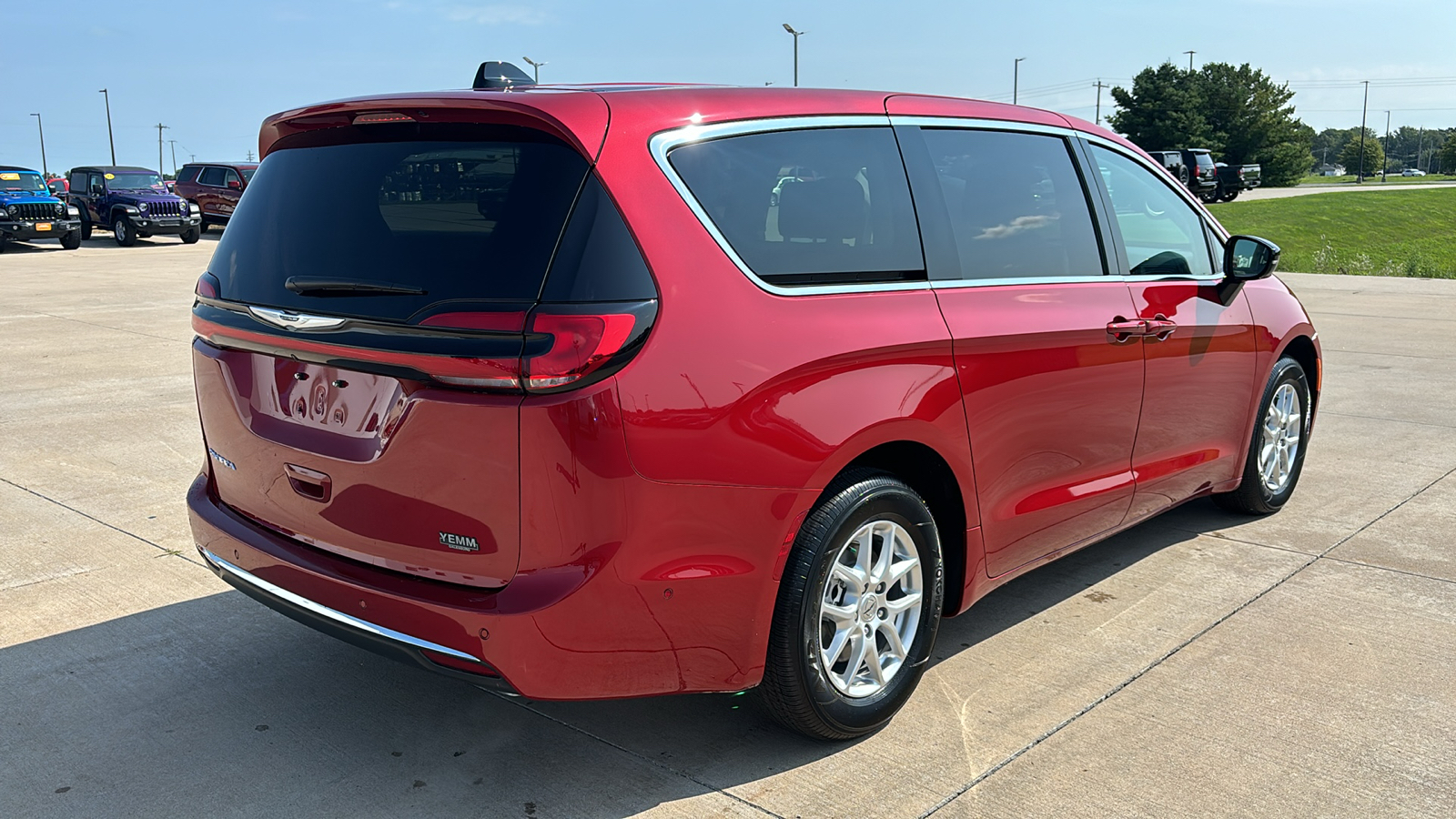 2024 Chrysler Pacifica Touring L 8